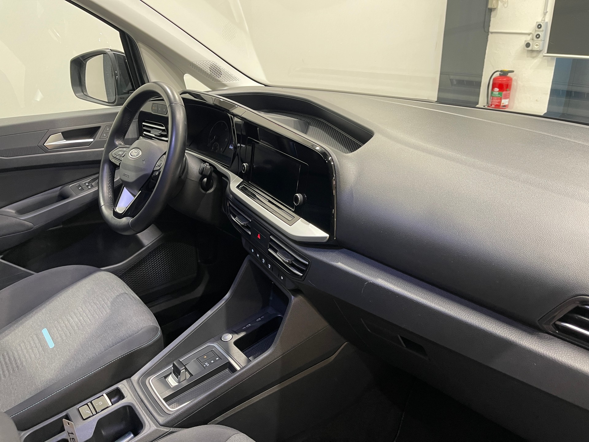 FORD Tourneo Connect 2.0 EcoBlue Active Automat *7PLATZ*-image-17