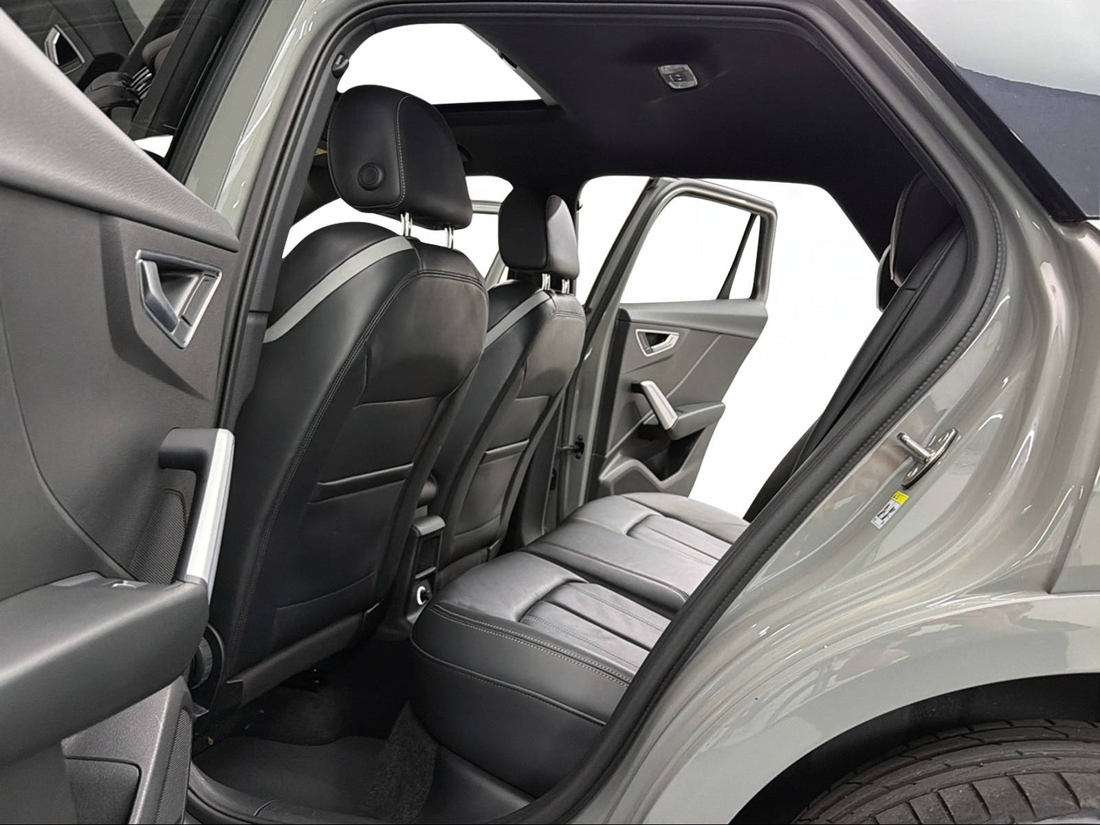 AUDI Q2 40 TFSI Sport Attraction 190PS S-Line Quantum Gray quattro S-tronic-image-8
