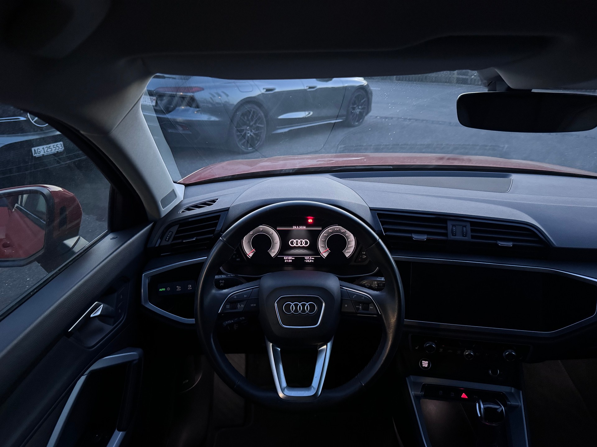 AUDI Q3 35 TDI S line quattro S-tronic-image-8
