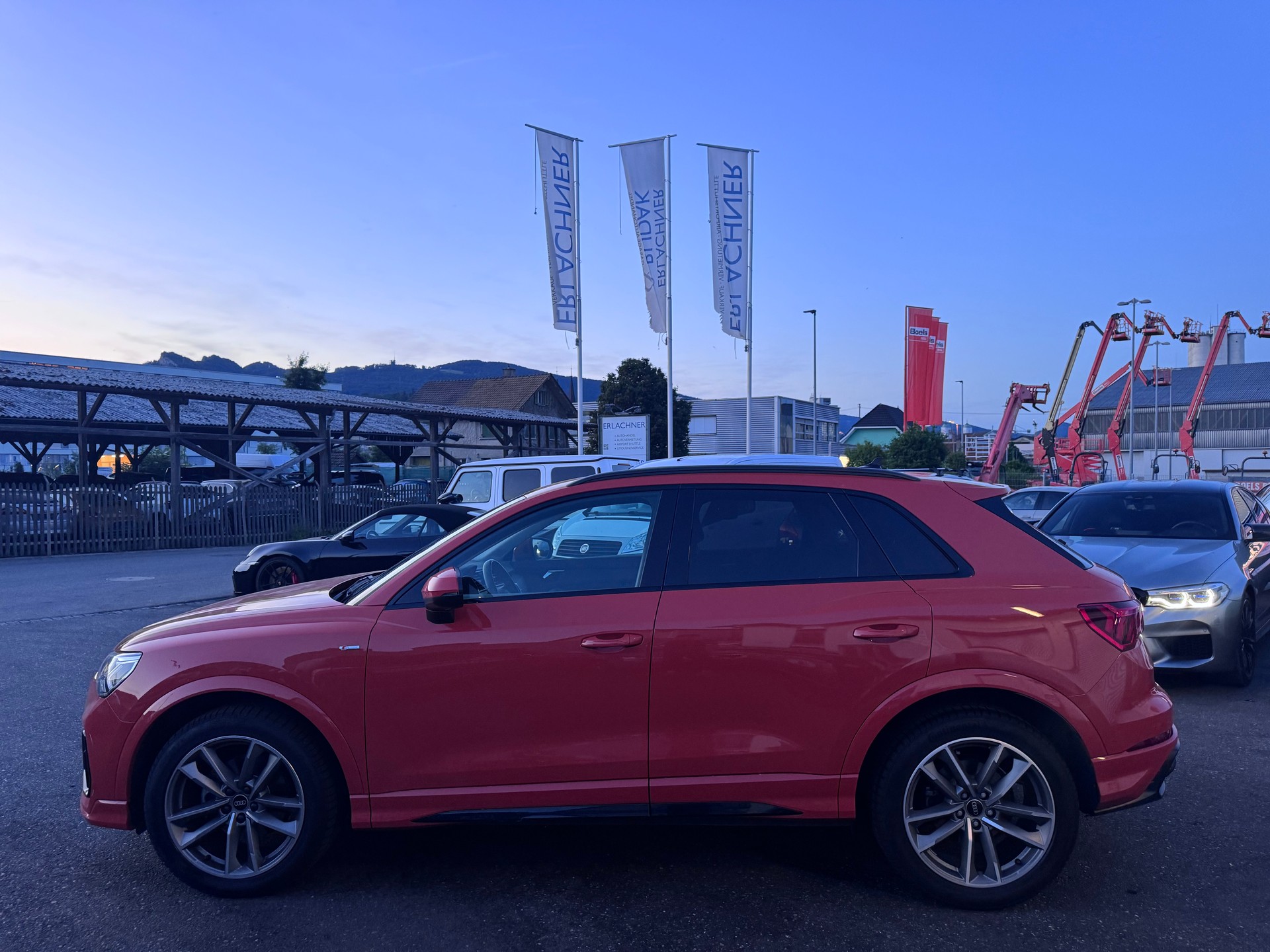 AUDI Q3 35 TDI S line quattro S-tronic-image-2