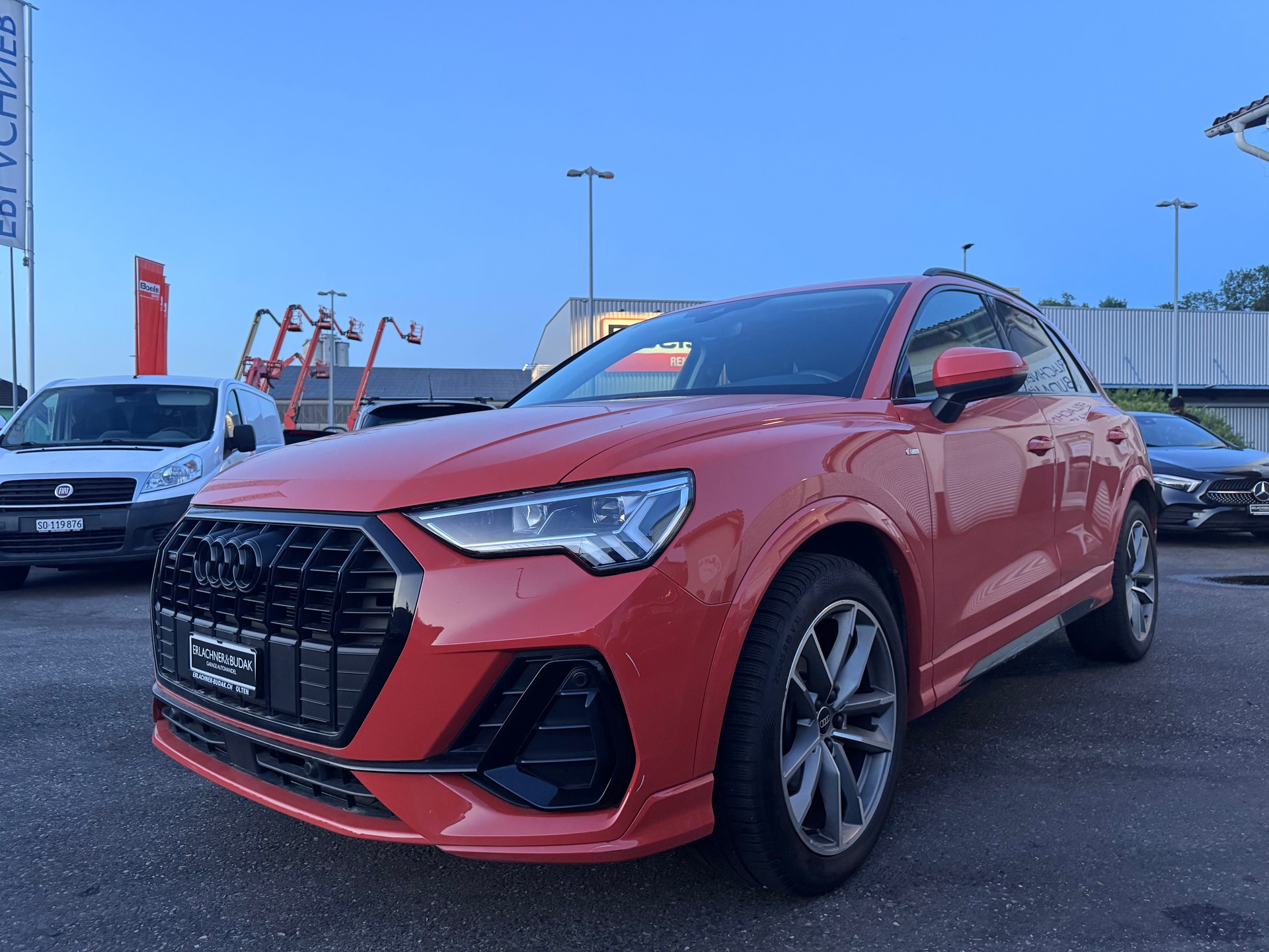AUDI Q3 35 TDI S line quattro S-tronic-image-1