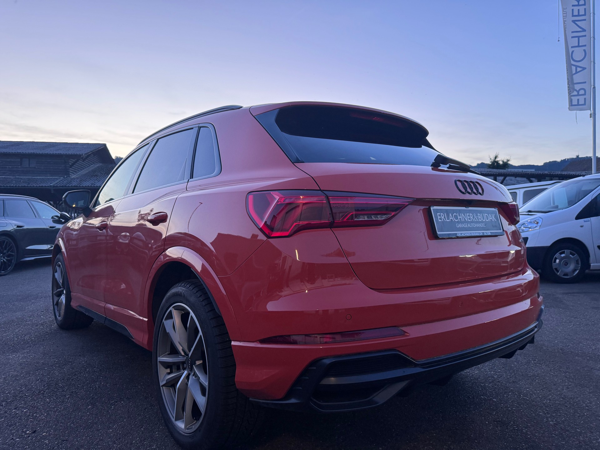 AUDI Q3 35 TDI S line quattro S-tronic-image-3