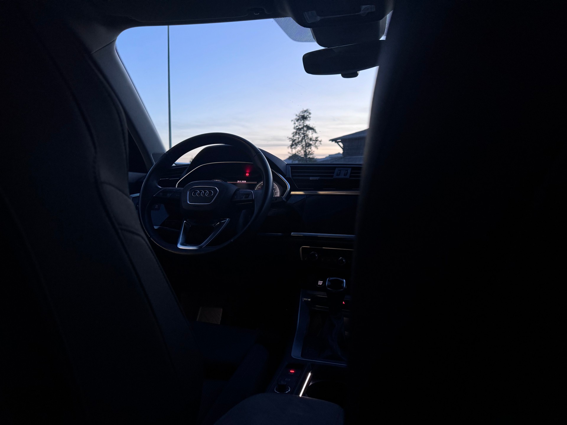 AUDI Q3 35 TDI S line quattro S-tronic-image-9