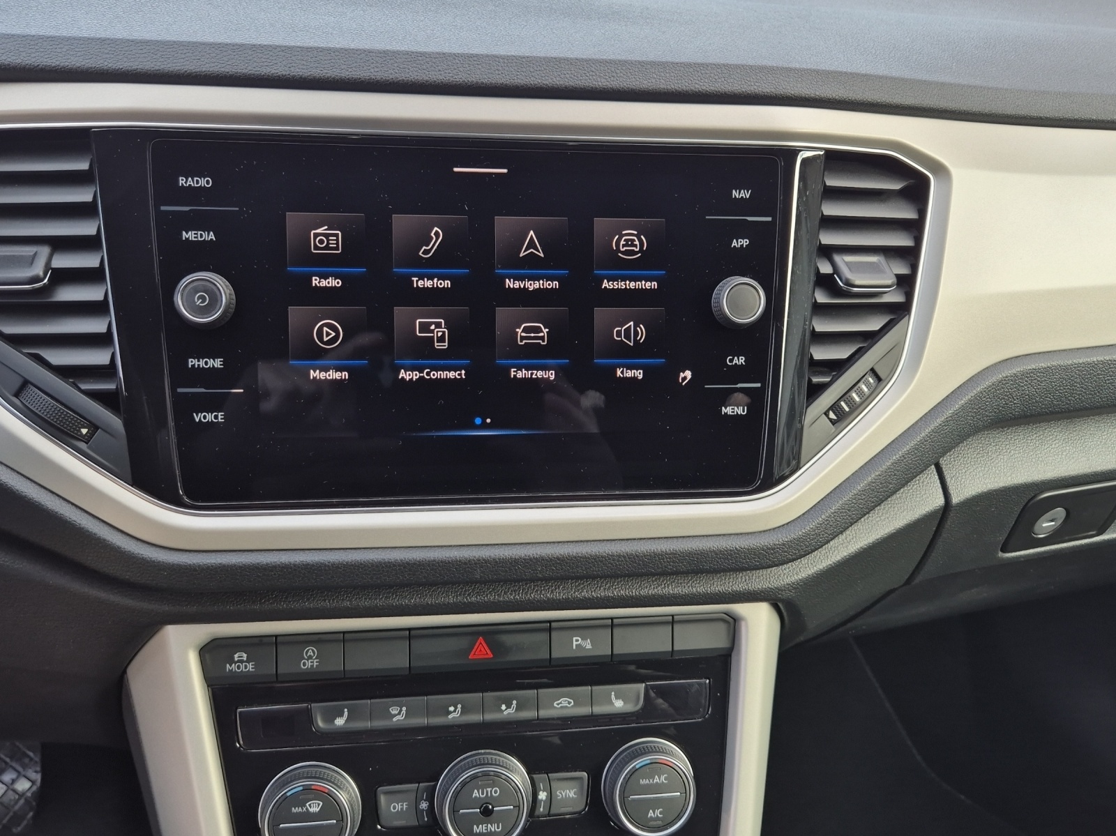 VW T-Roc Cabriolet 1.5 TSI EVO Advance DSG-image-10