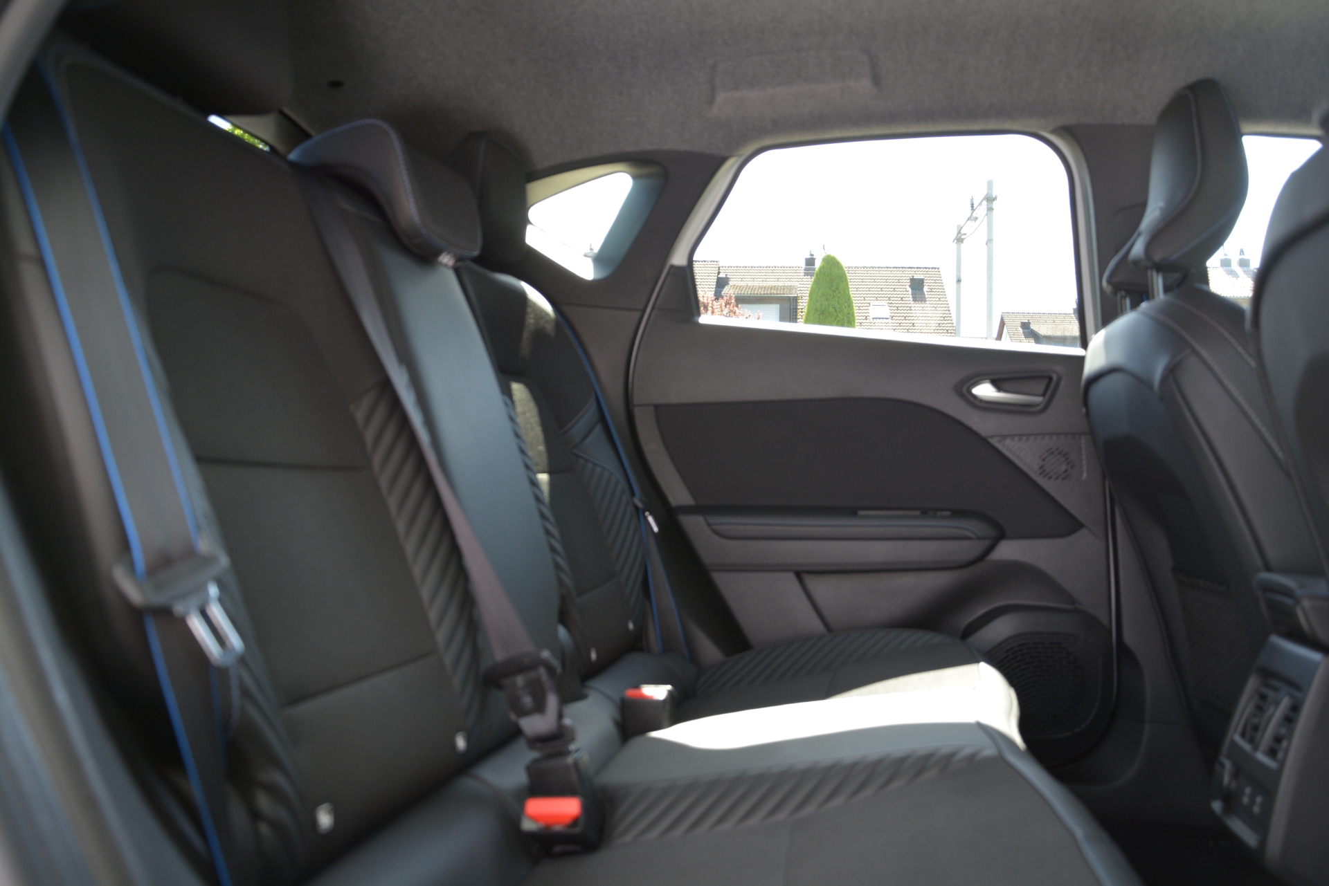 RENAULT Captur 1.3 TCe 160 esprit Alpine EDC-image-6
