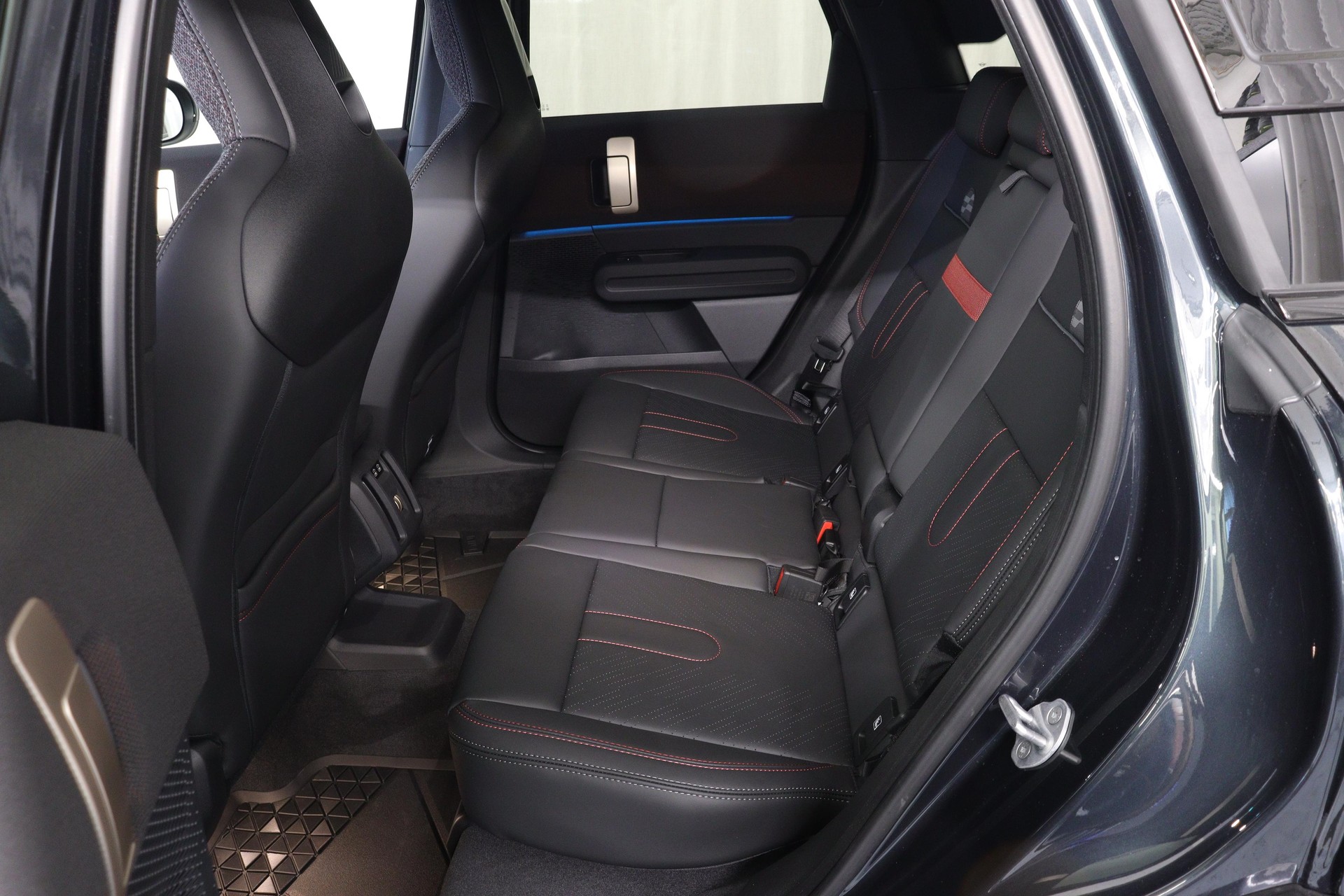 MINI Countryman U25 2.0i S ALL4-image-2
