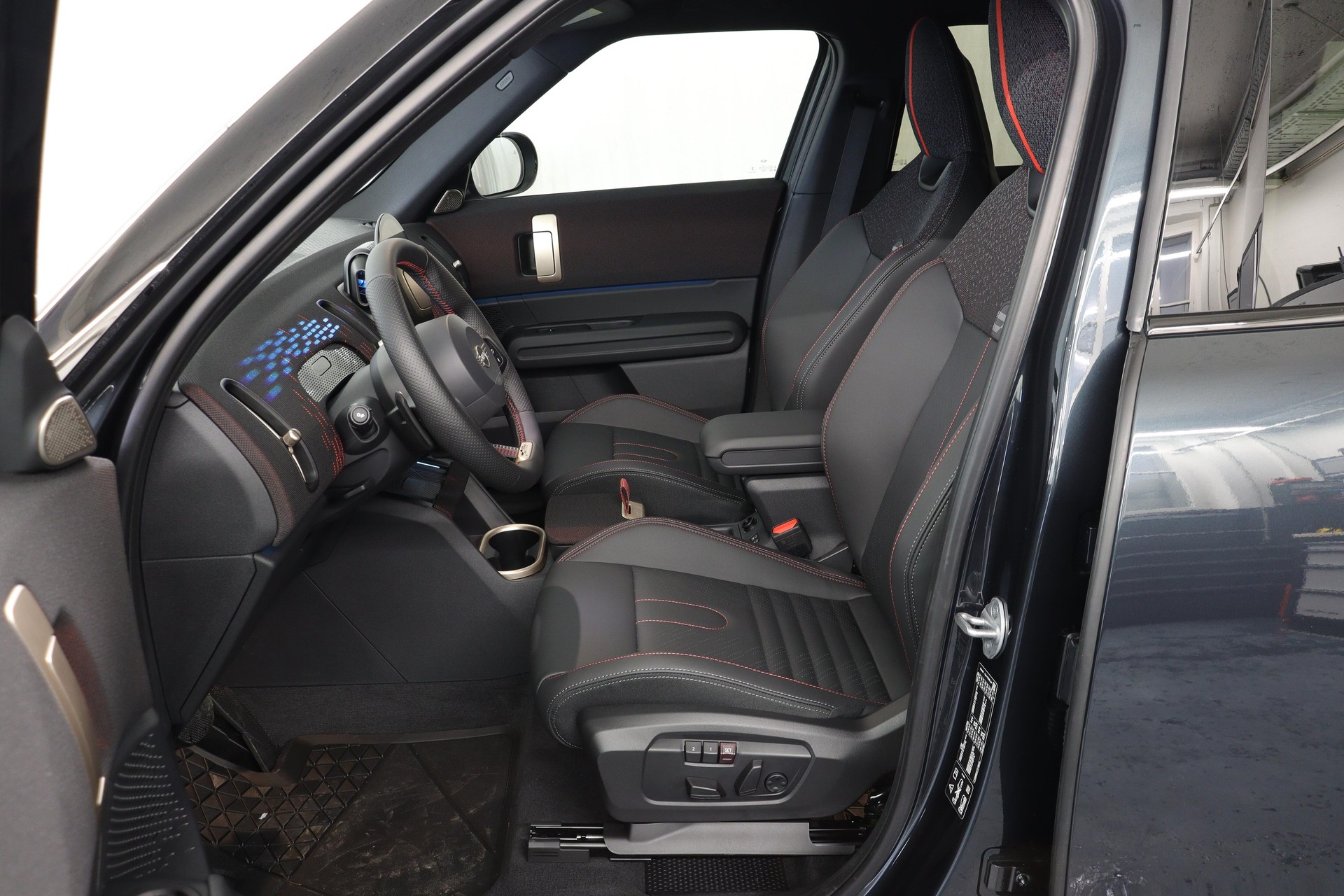 MINI Countryman U25 2.0i S ALL4-image-1