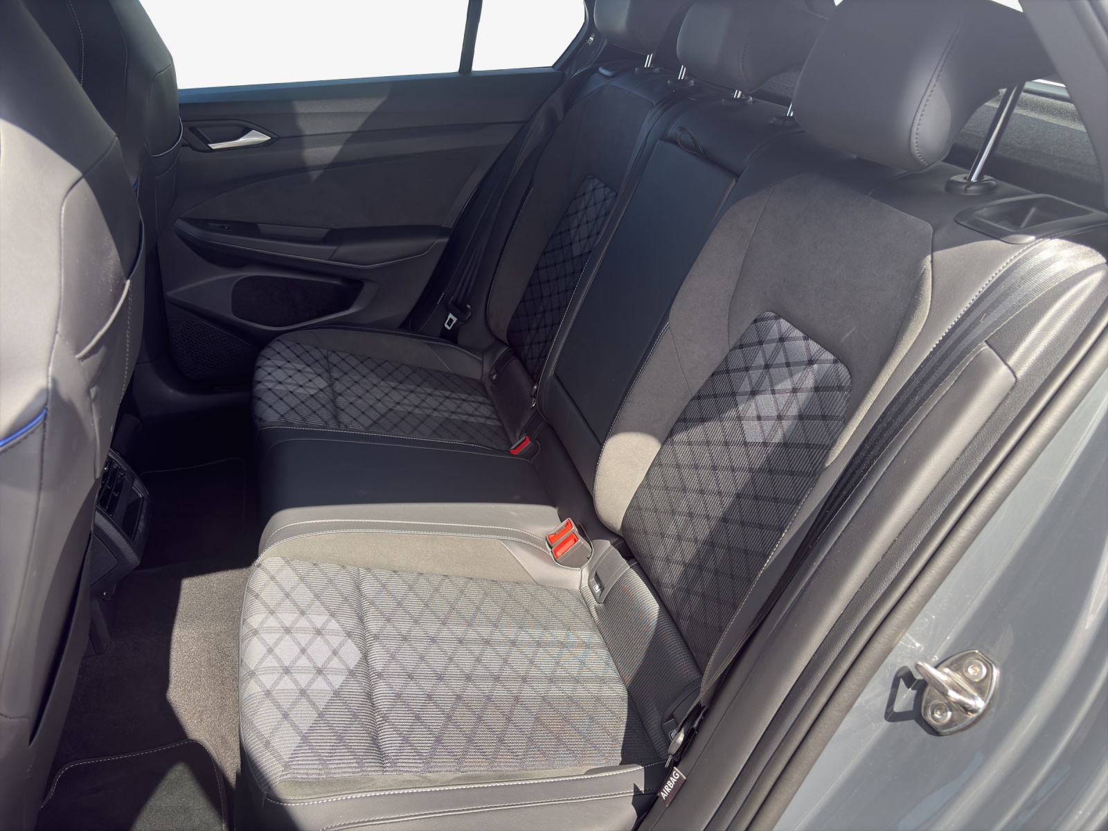 VW Golf 2.0 TSI R-Line DSG 4 Motion-image-11