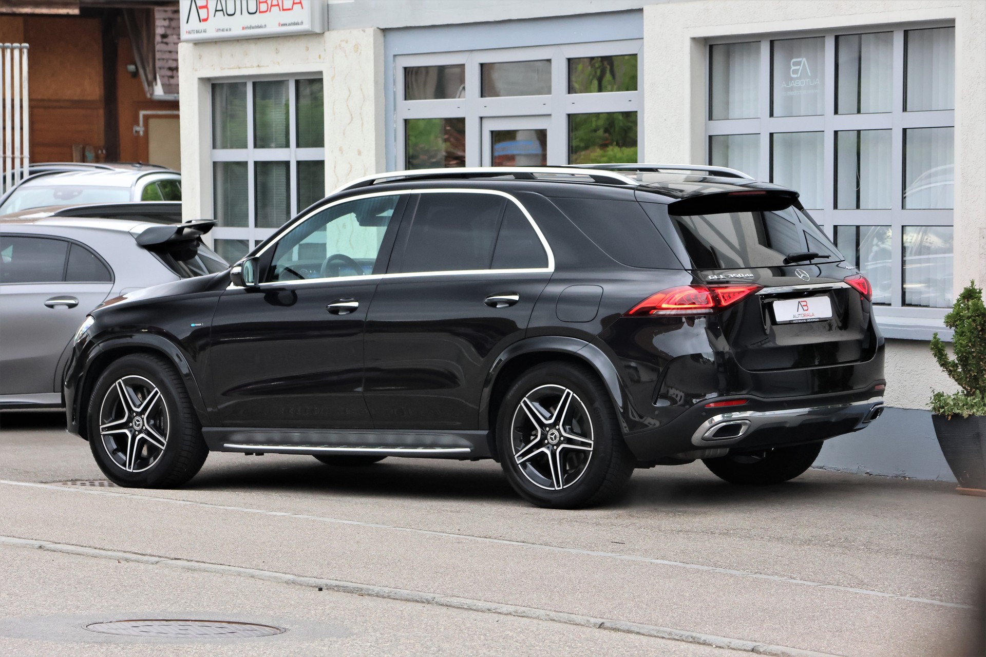 MERCEDES-BENZ GLE 350 de 4Matic AMG Line 9G-Tronic (CH)-image-4