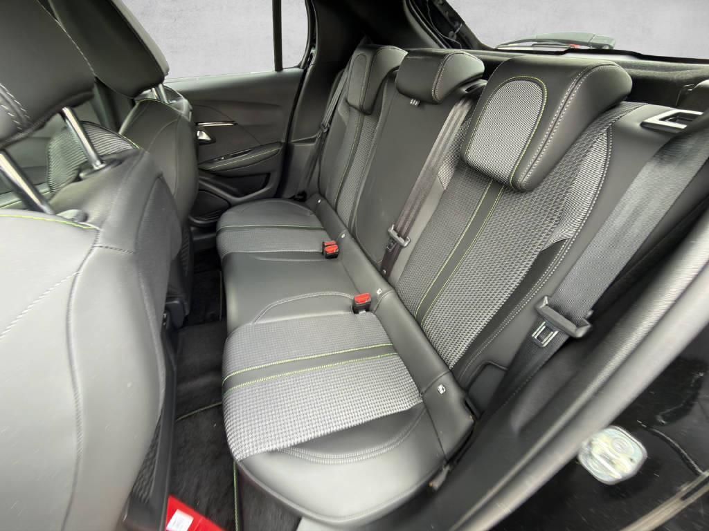 PEUGEOT 208 1.2 PureTech 100 GT-image-6