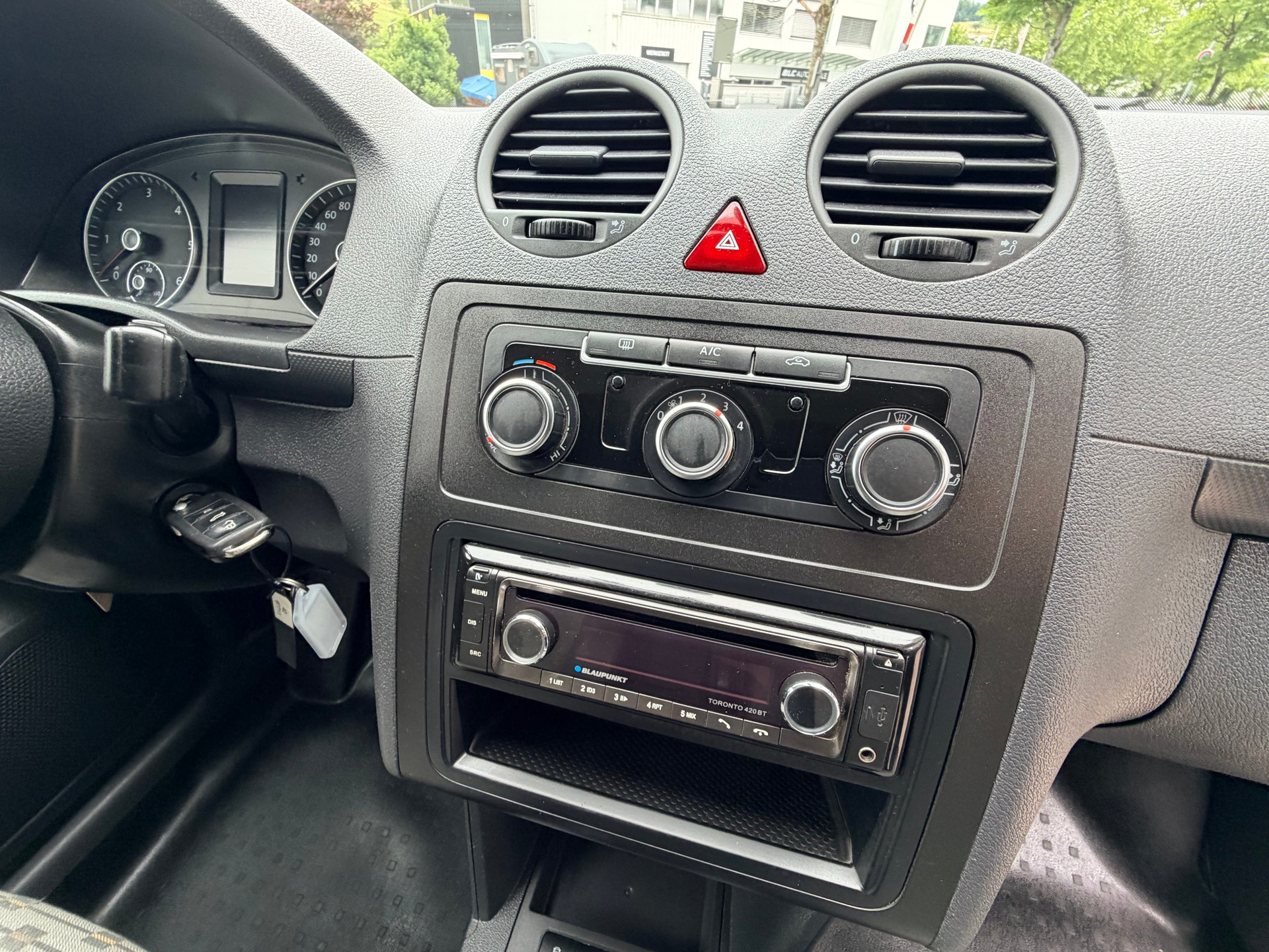 VW Caddy Maxi 1.6 TDI-image-10