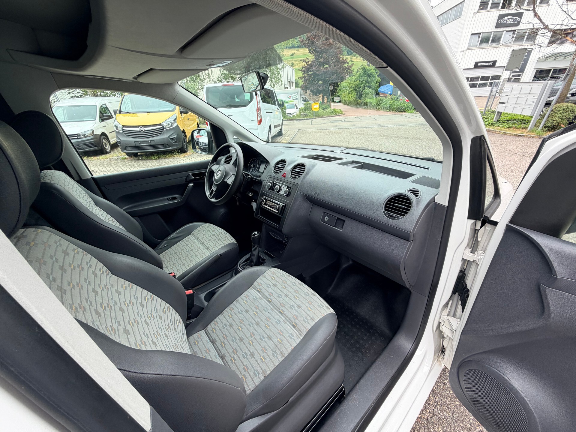 VW Caddy Maxi 1.6 TDI-image-9