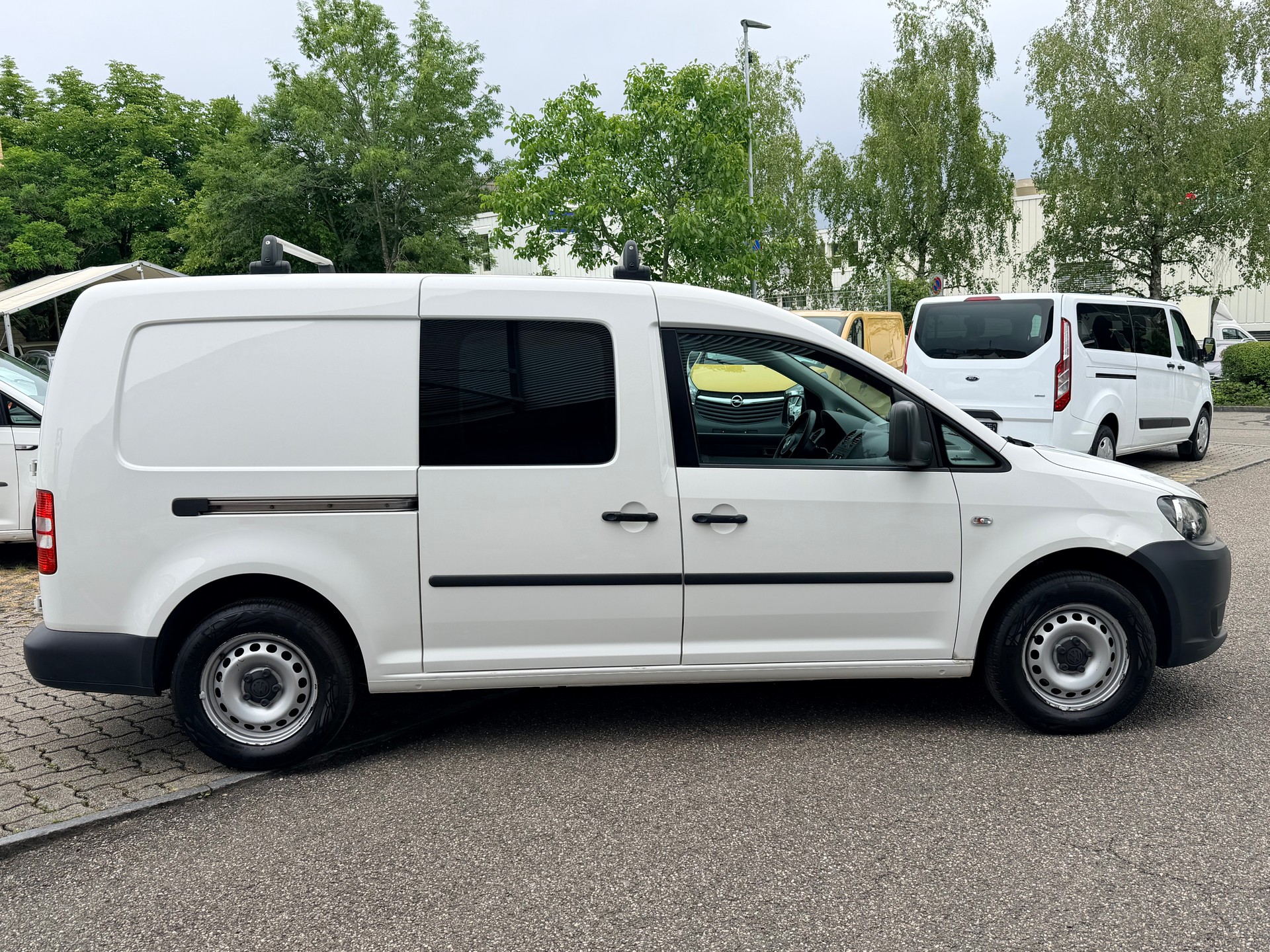 VW Caddy Maxi 1.6 TDI-image-1