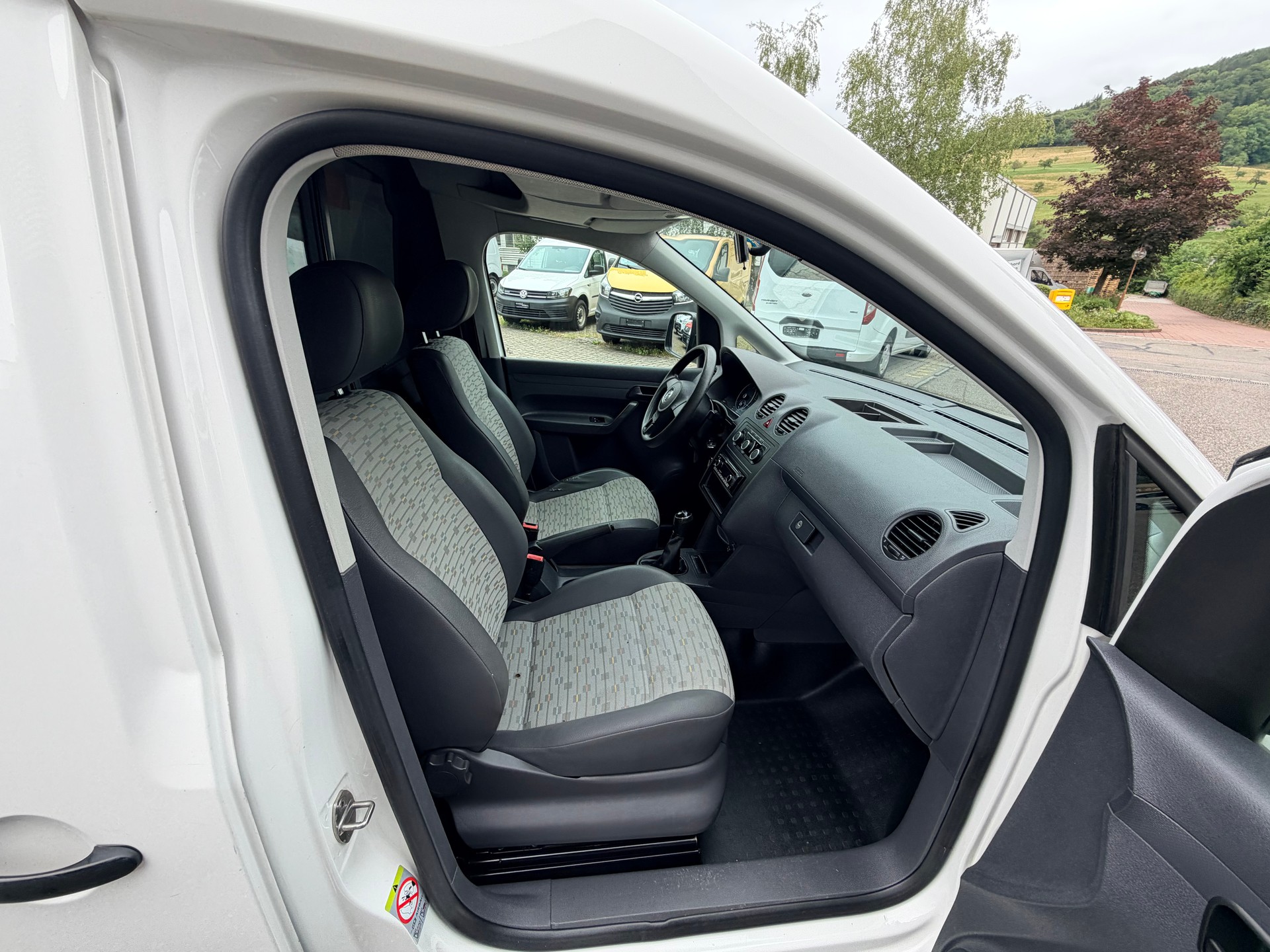 VW Caddy Maxi 1.6 TDI-image-8