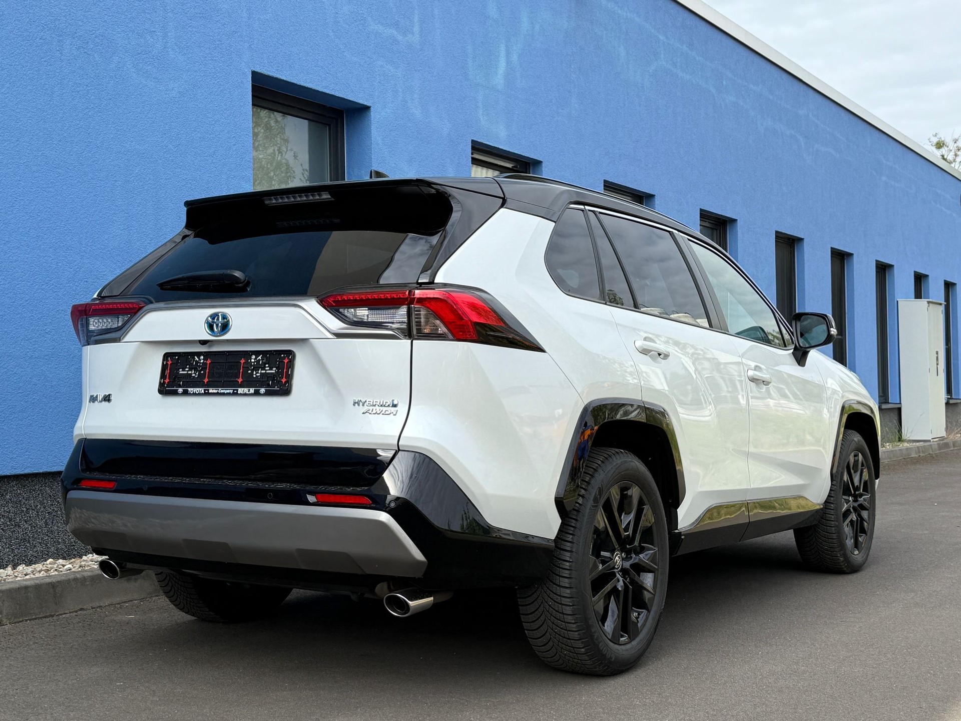 TOYOTA 2.5 Style Hybrid-showroom-element-1