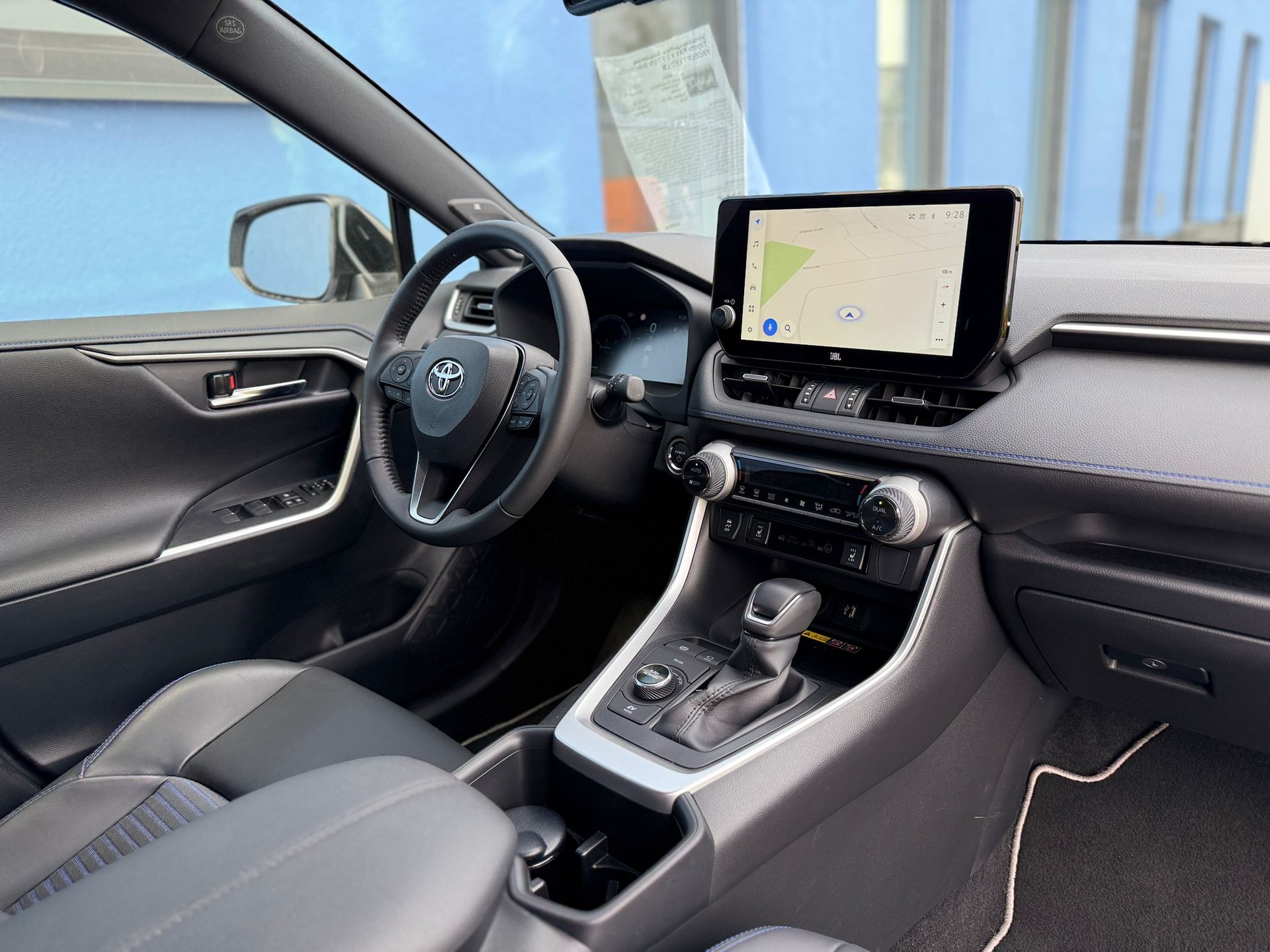 TOYOTA 2.5 Style Hybrid-showroom-element-3