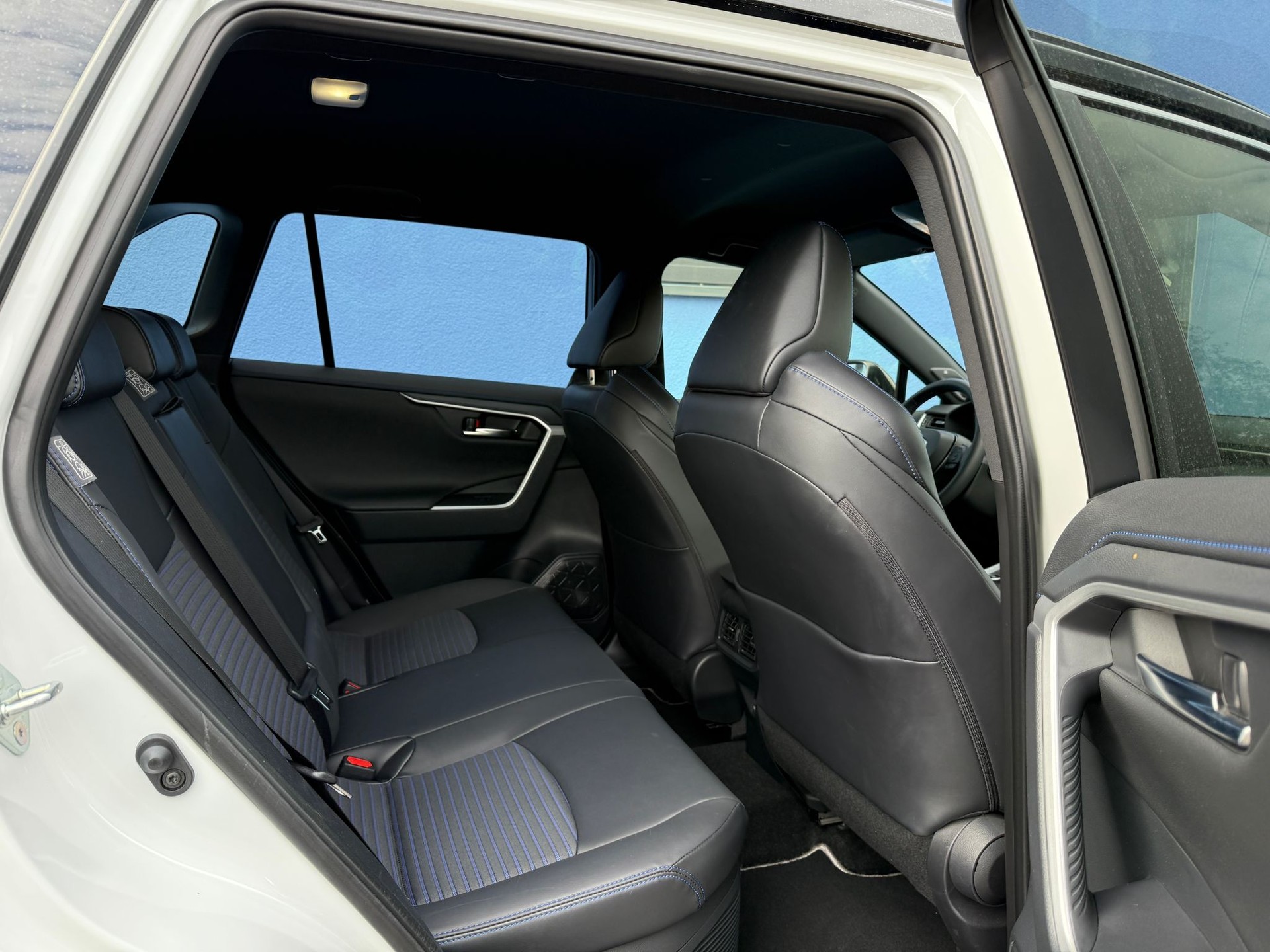 TOYOTA 2.5 Style Hybrid-image-6