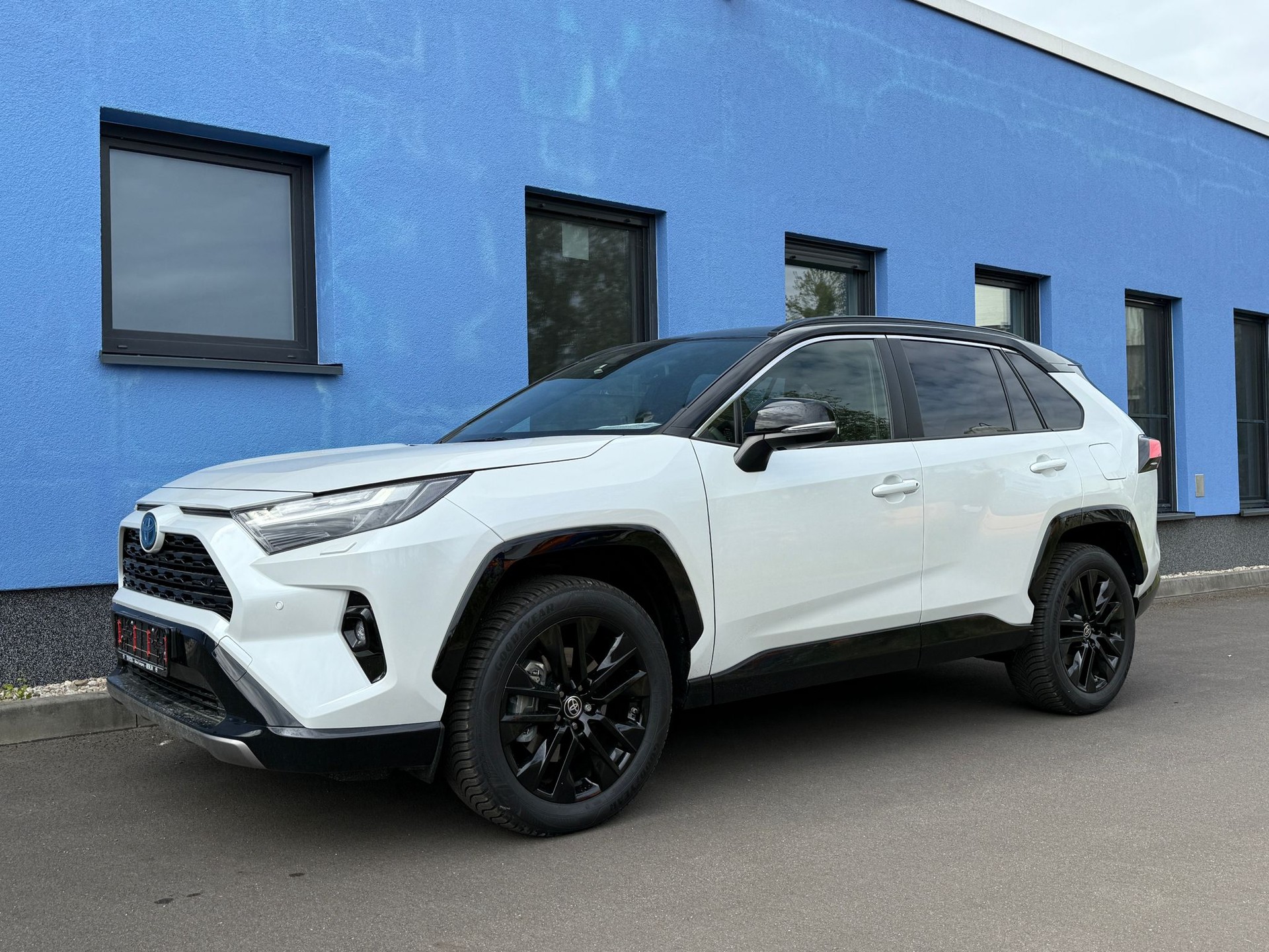 TOYOTA 2.5 Style Hybrid-showroom-element-2
