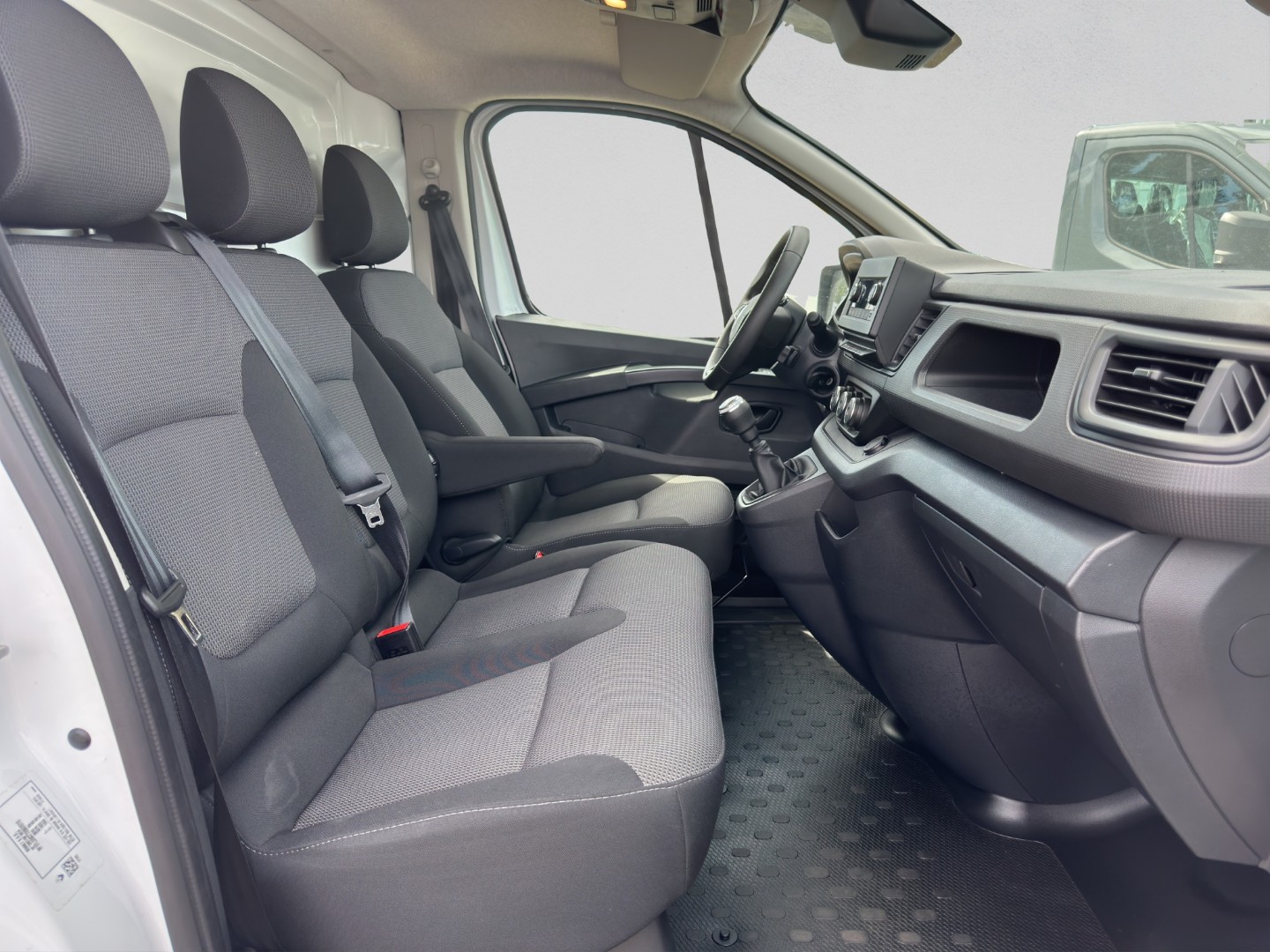 RENAULT Trafic 2.0 Blue dCi 130 Advance L2H1 EN-image-16