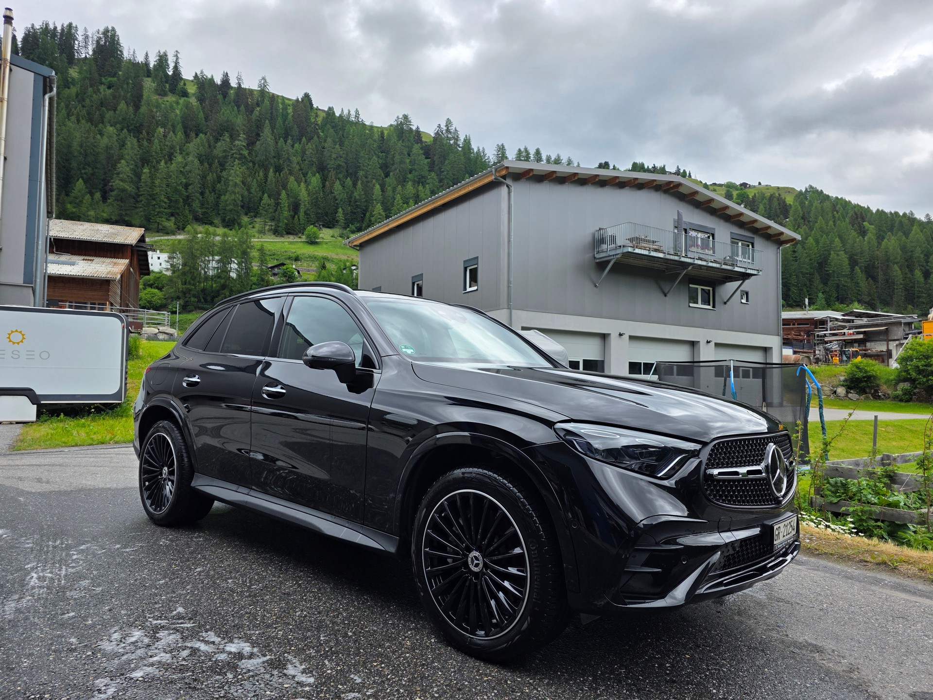 MERCEDES-BENZ GLC 300 de AMG Line 4matic-image-0