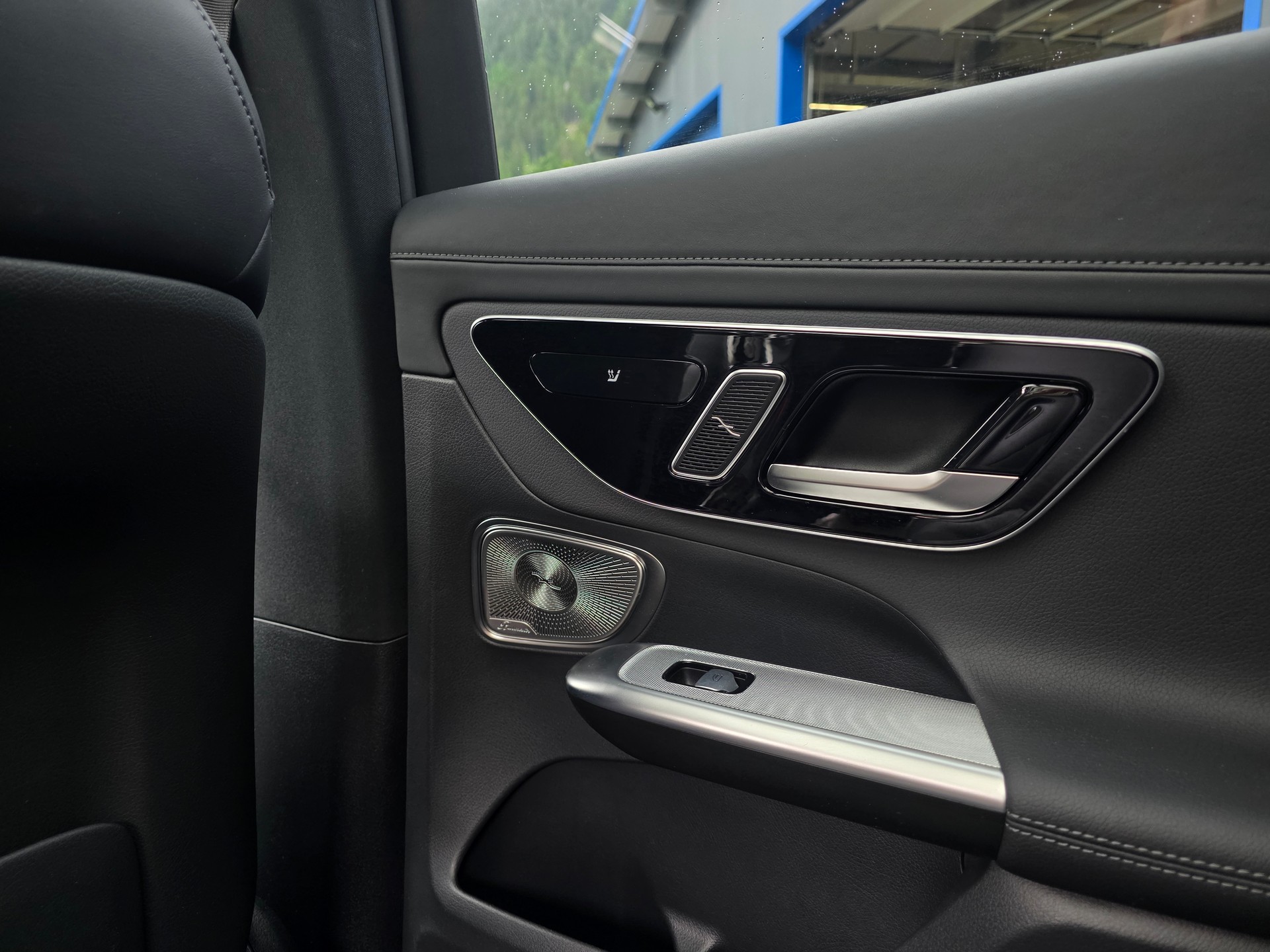 MERCEDES-BENZ GLC 300 de AMG Line 4matic-image-16