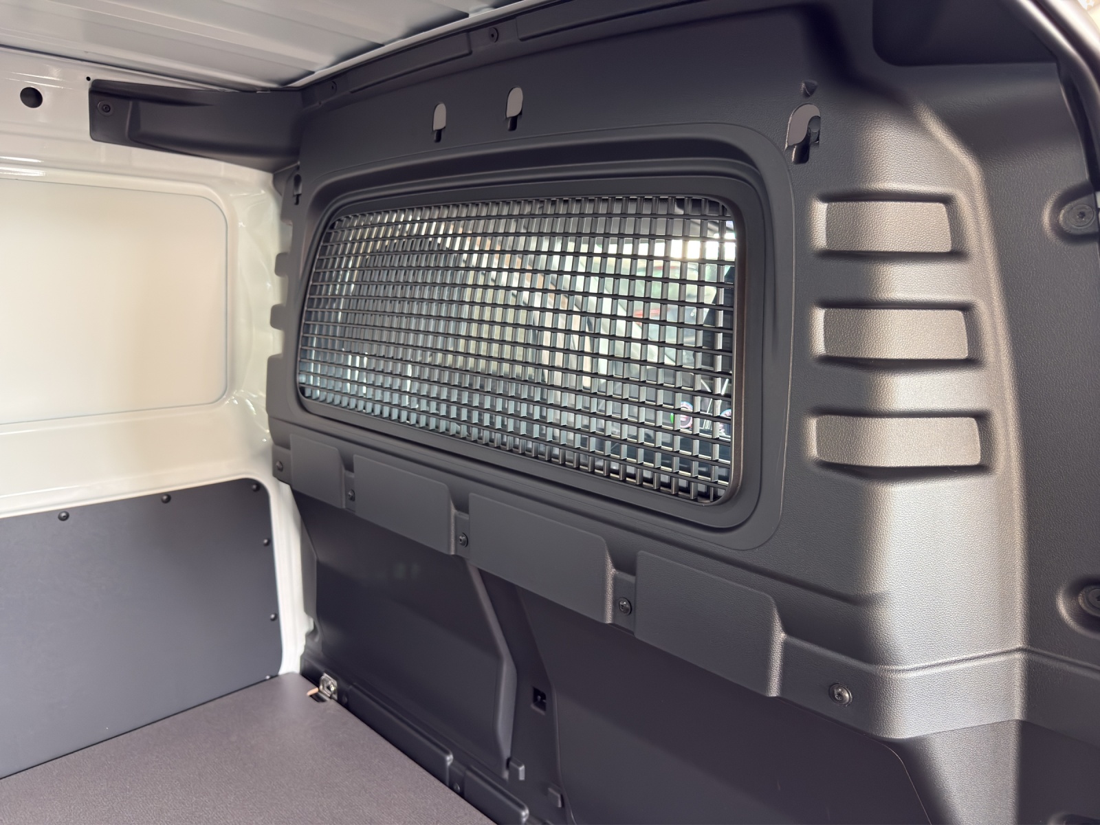 VW Caddy Cargo 1.5 TSI Plug in Hybrid DSG-image-6