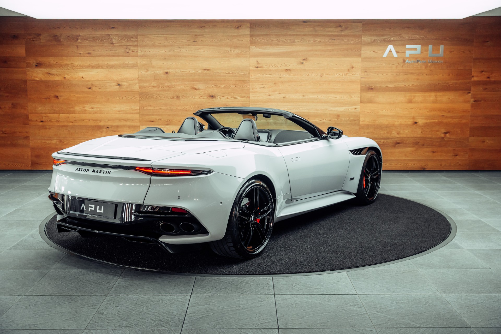 ASTON MARTIN DBS Superleggera Volante-image-1