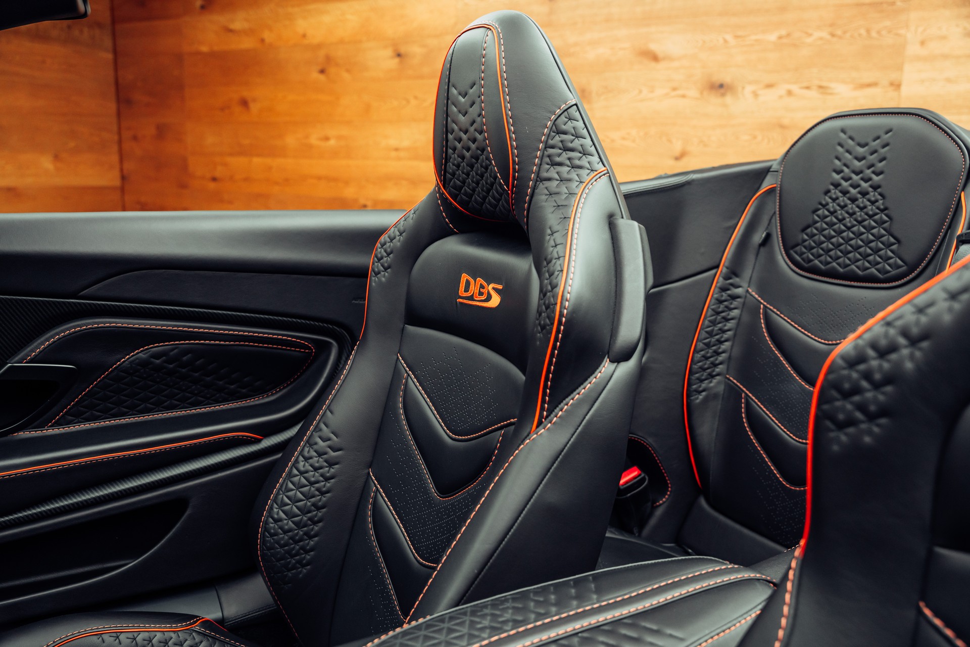 ASTON MARTIN DBS Superleggera Volante-image-7