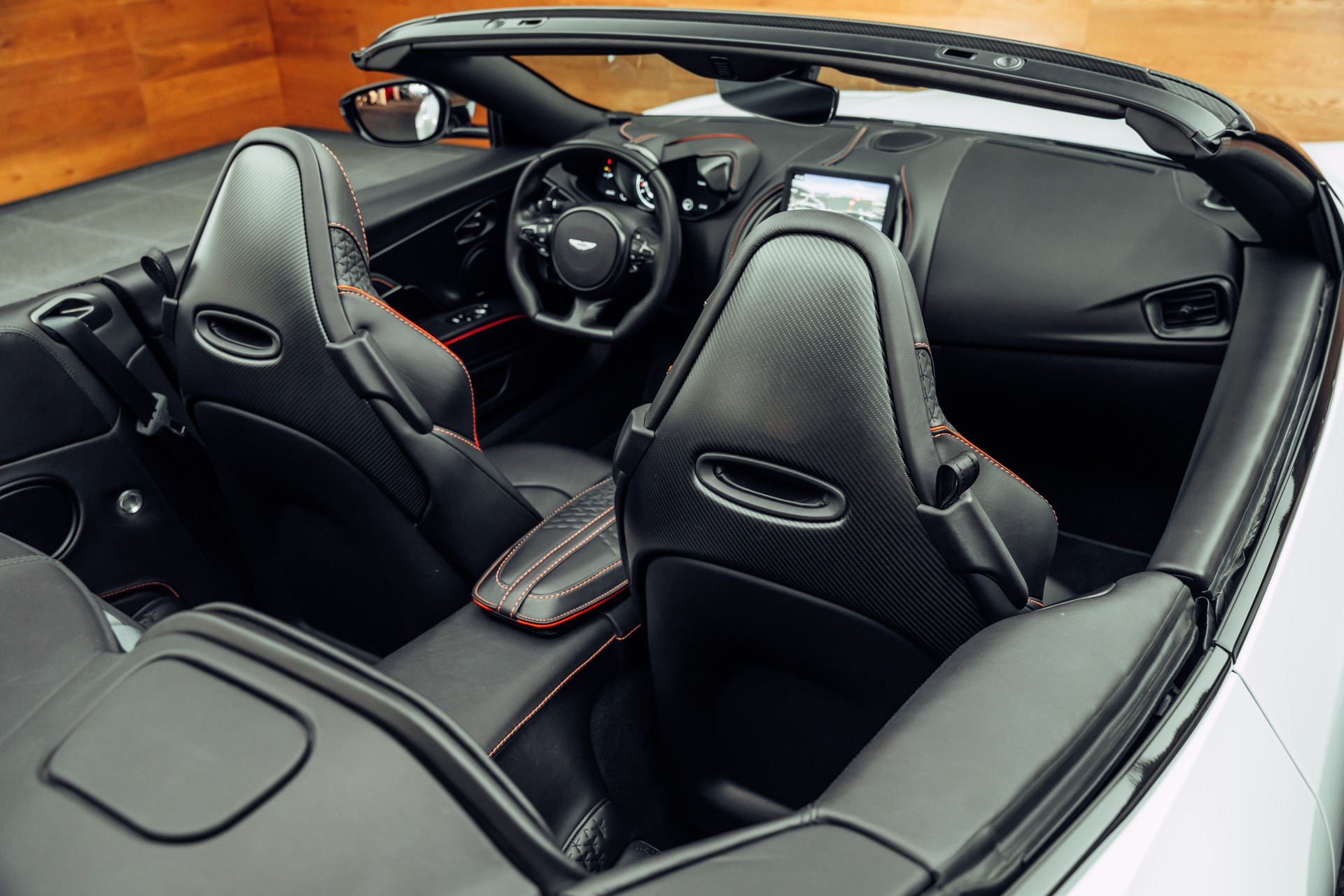 ASTON MARTIN DBS Superleggera Volante-image-9