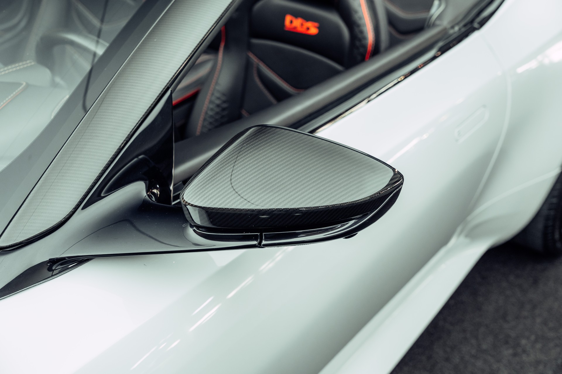 ASTON MARTIN DBS Superleggera Volante-image-22