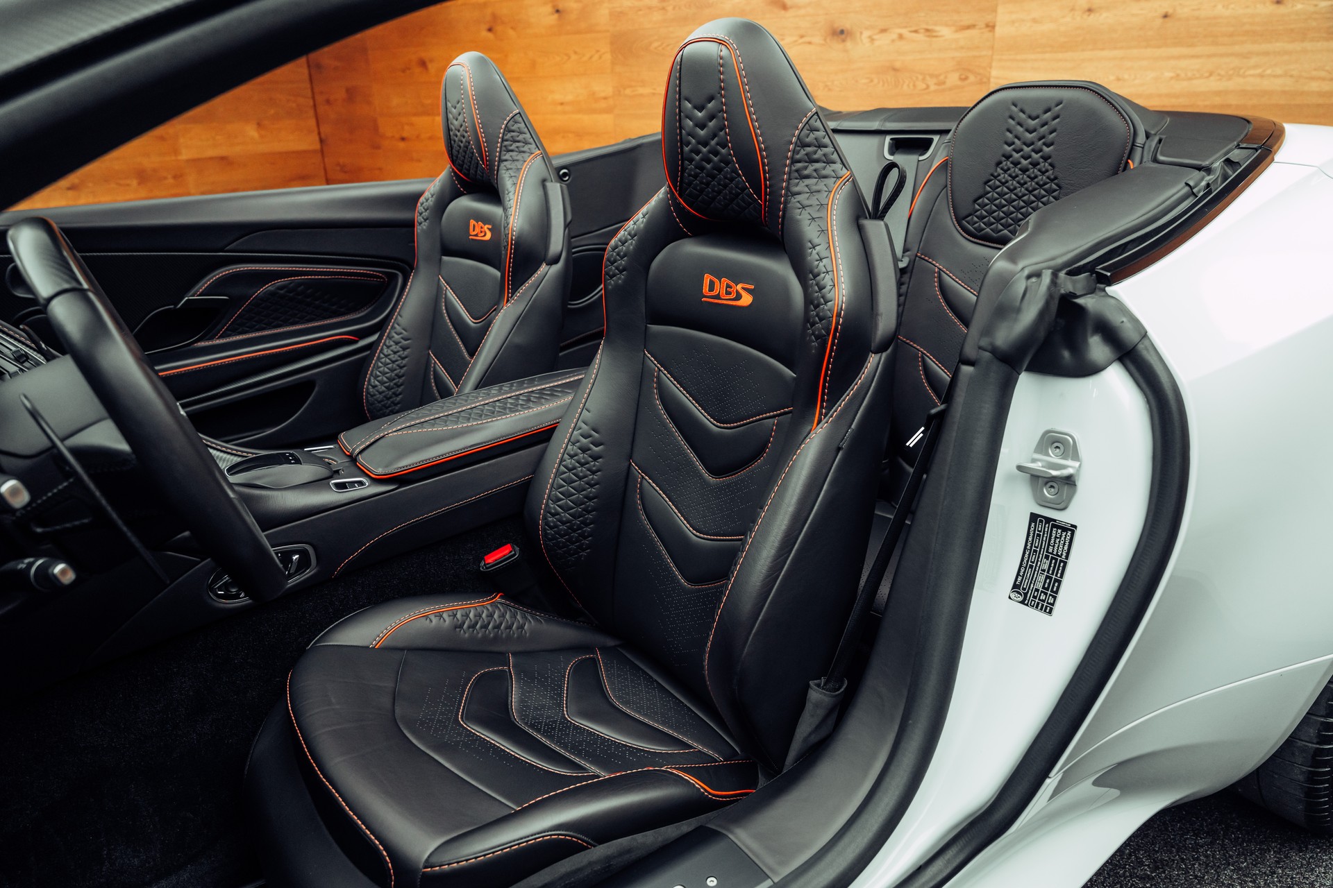 ASTON MARTIN DBS Superleggera Volante-image-6