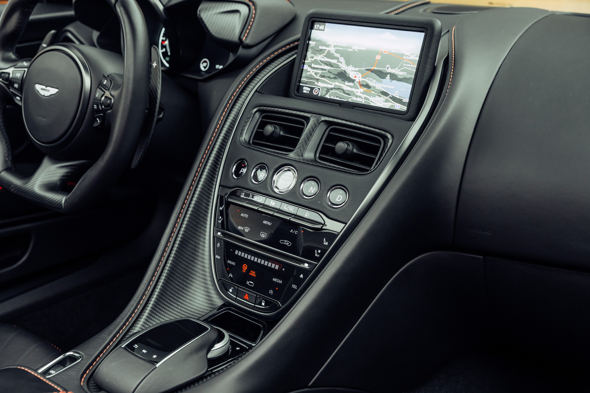 ASTON MARTIN DBS Superleggera Volante-image-17