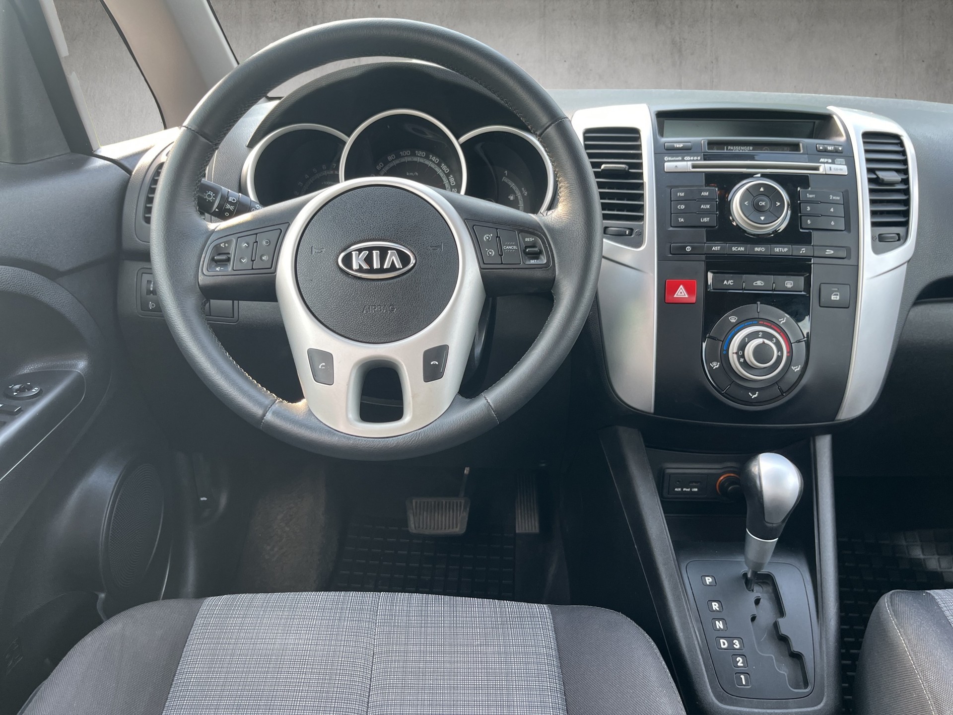 KIA Venga 1.6 CVVT Style Automatic-image-8