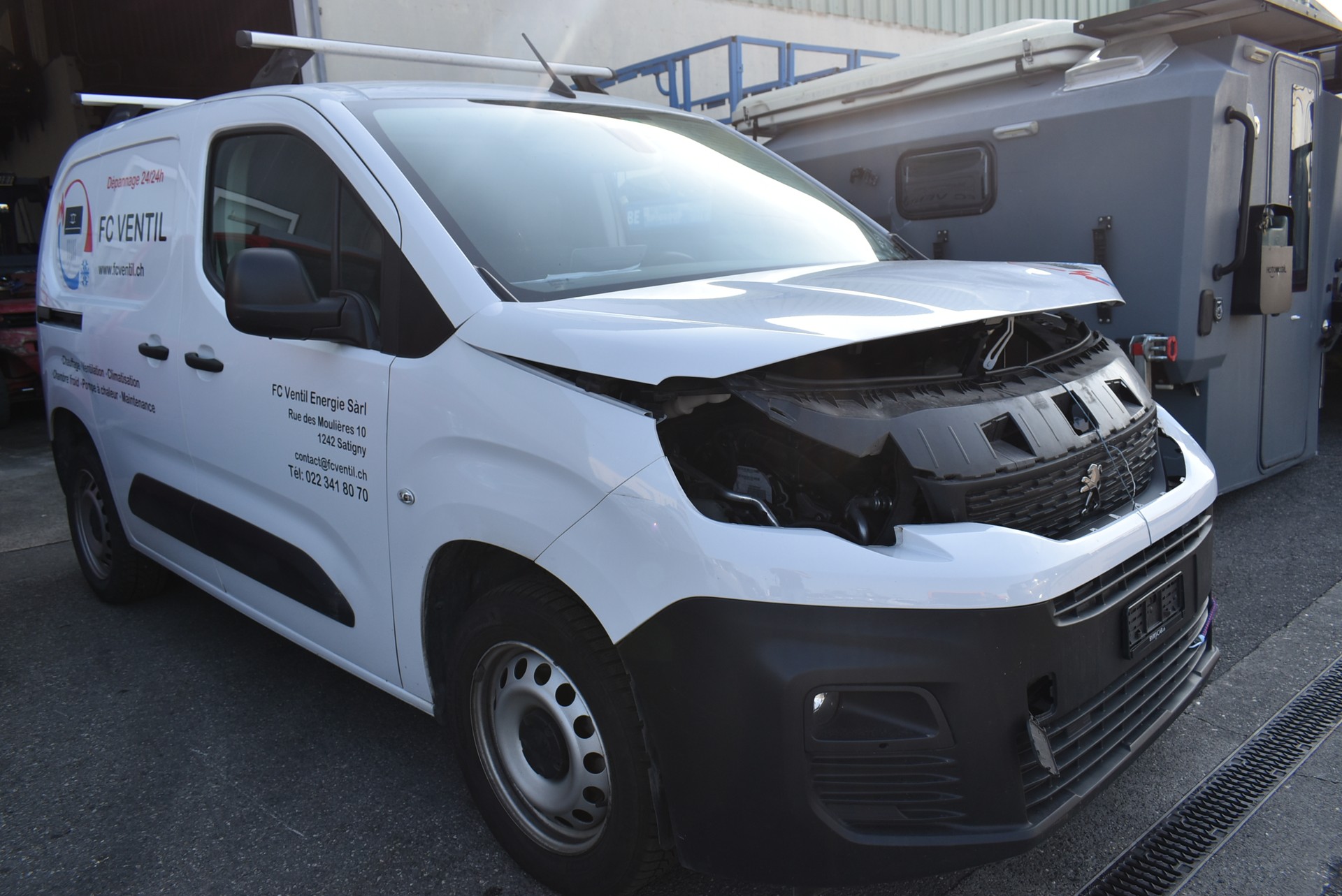 PEUGEOT Partner 1.5 Blue HDi s/s Premium 1000kg EAT8-image-4