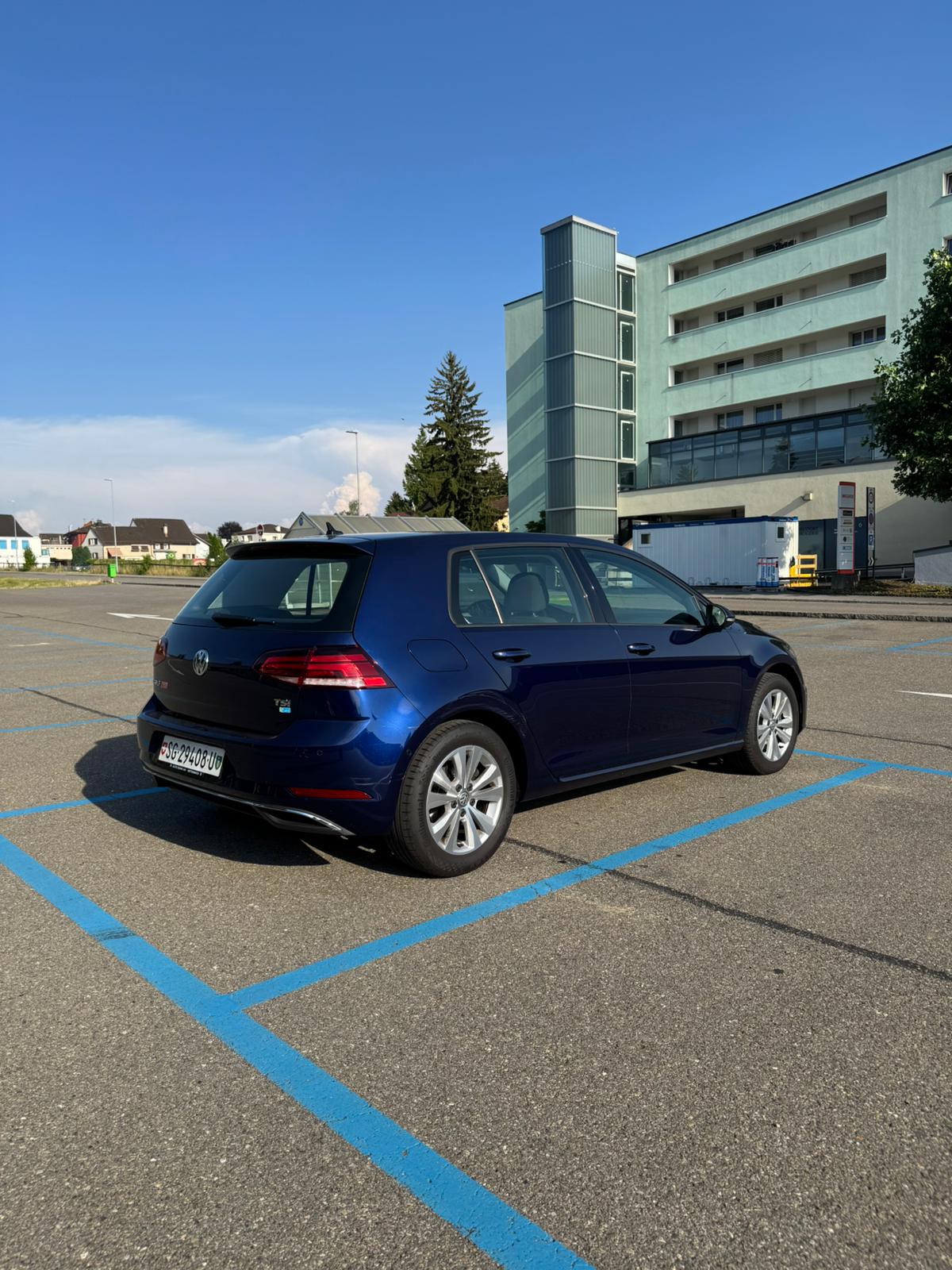VW Golf 1.0 TSI Comfortline DSG-image-2