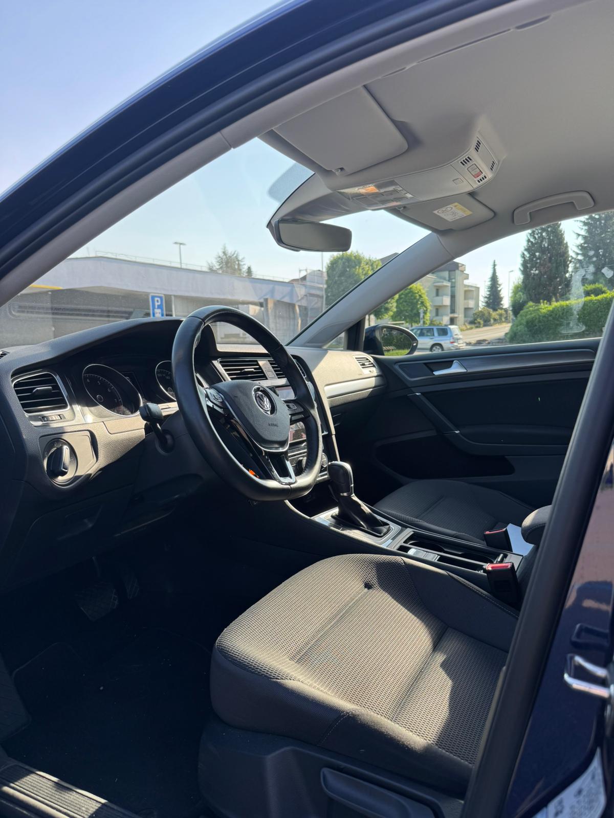 VW Golf 1.0 TSI Comfortline DSG-image-4