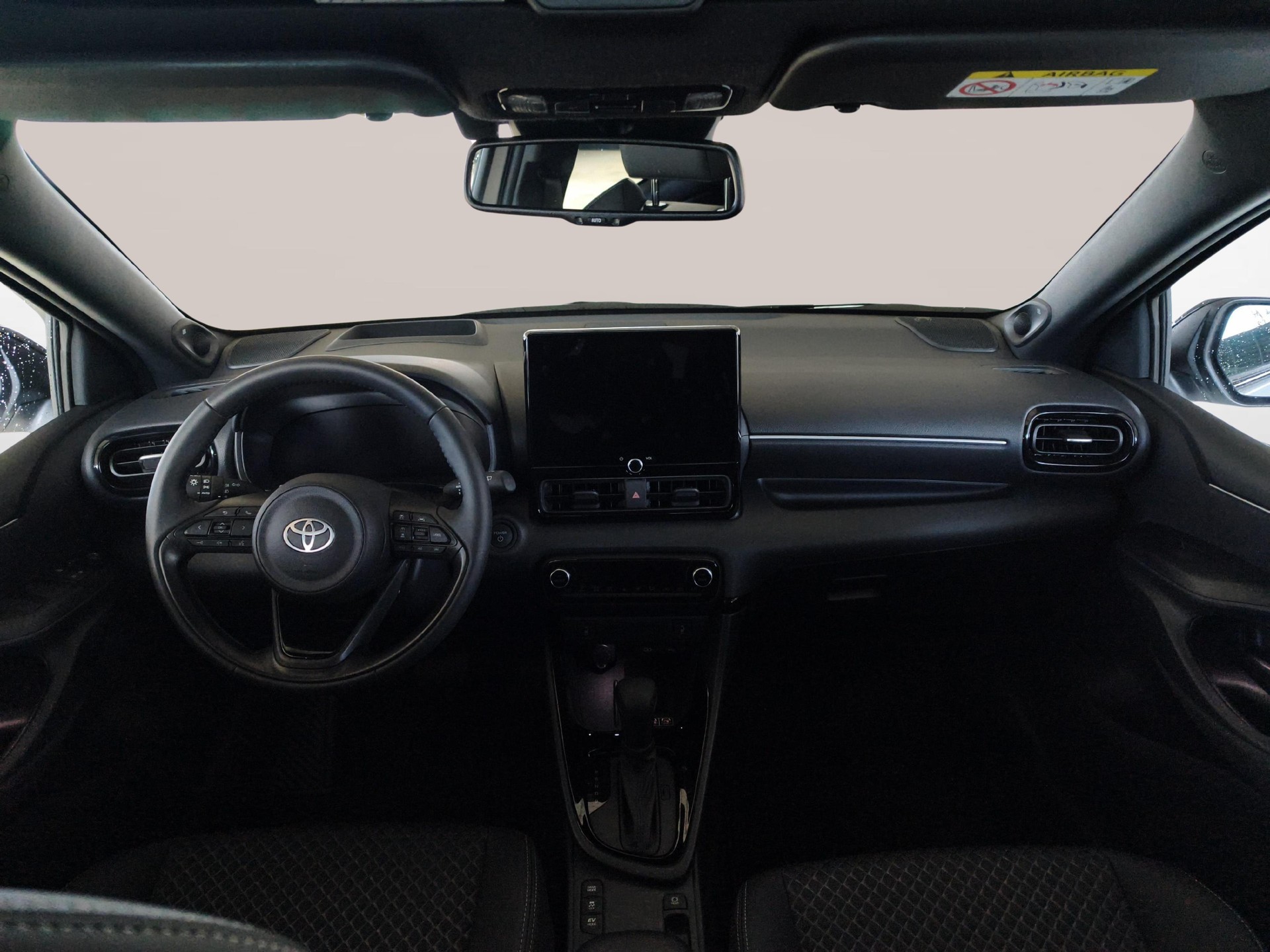 TOYOTA Yaris 1.5 VVT-i HSD Premium-image-8