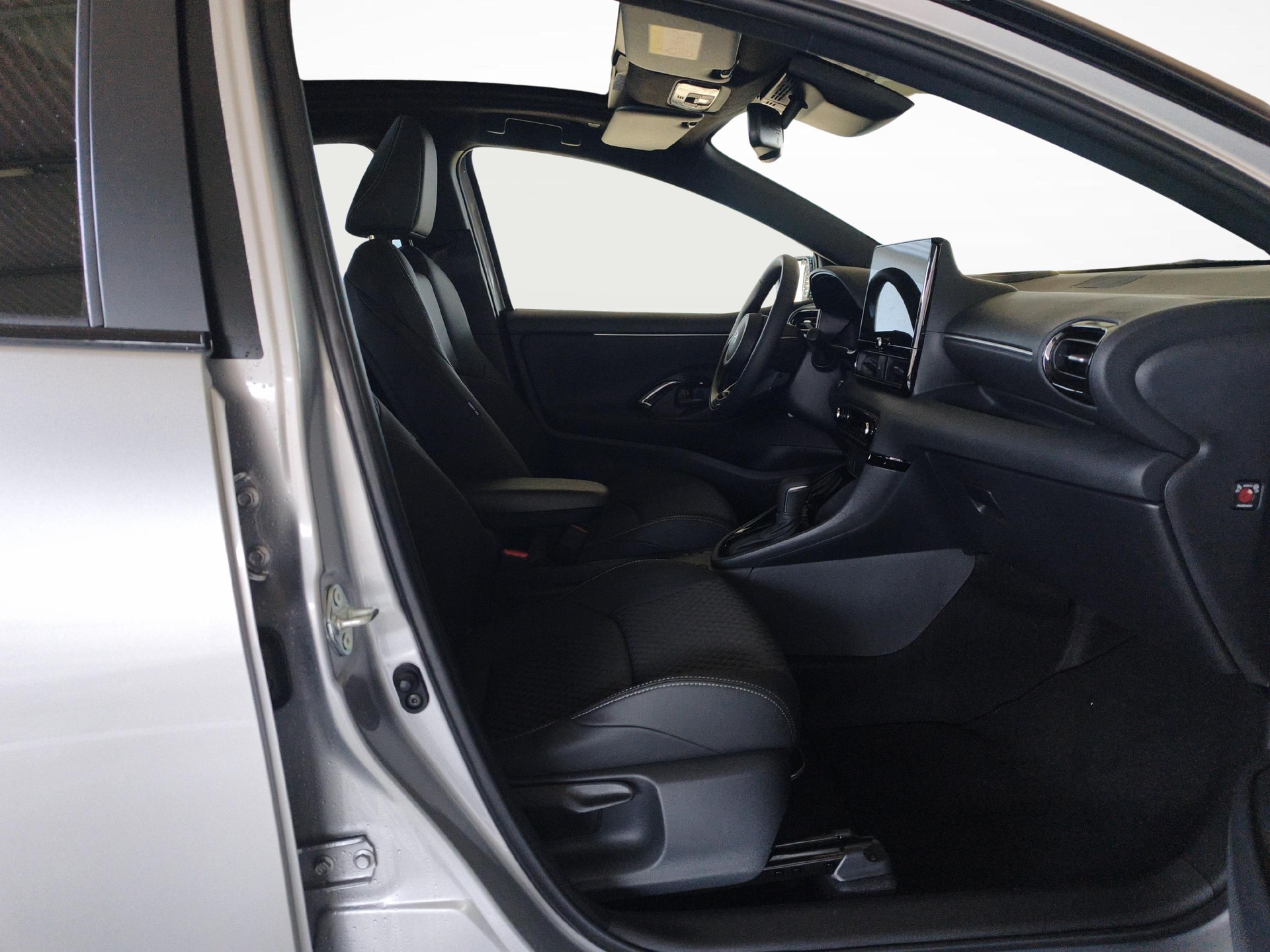 TOYOTA Yaris 1.5 VVT-i HSD Premium-image-9
