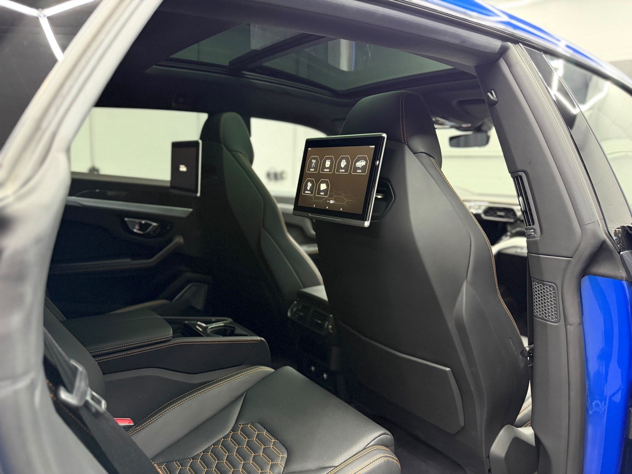 LAMBORGHINI Urus E-Gear | Akrapovic | Full Carbon | Panorama Dach | Lambo Garantie-image-19