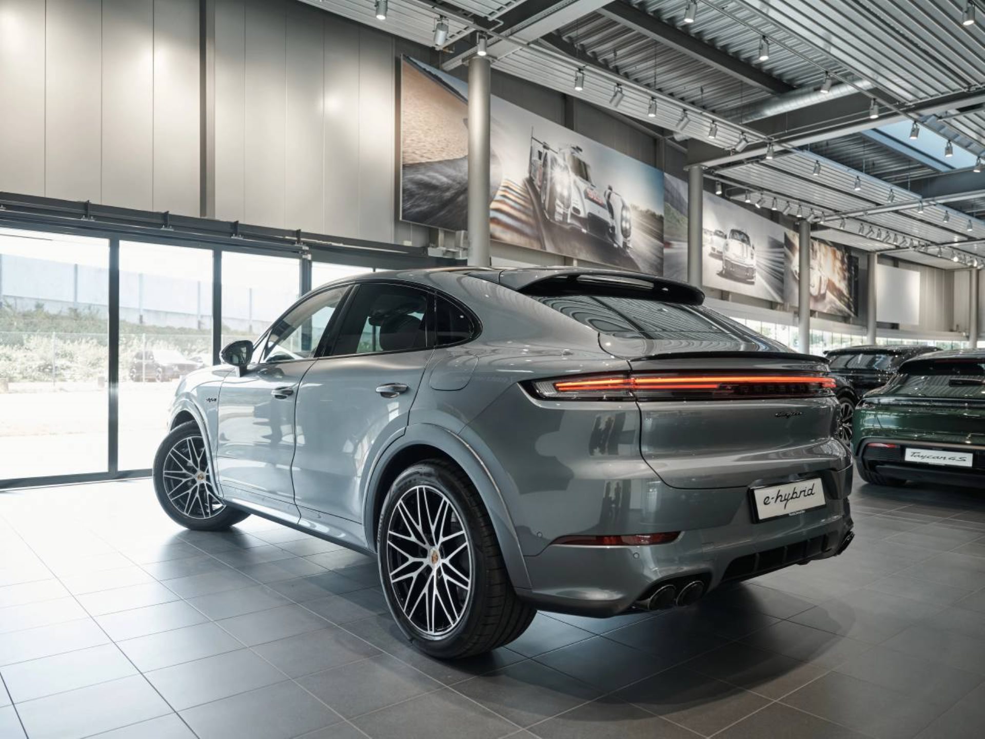 PORSCHE Cayenne E-Hybrid Coupé Black Edition-image-6