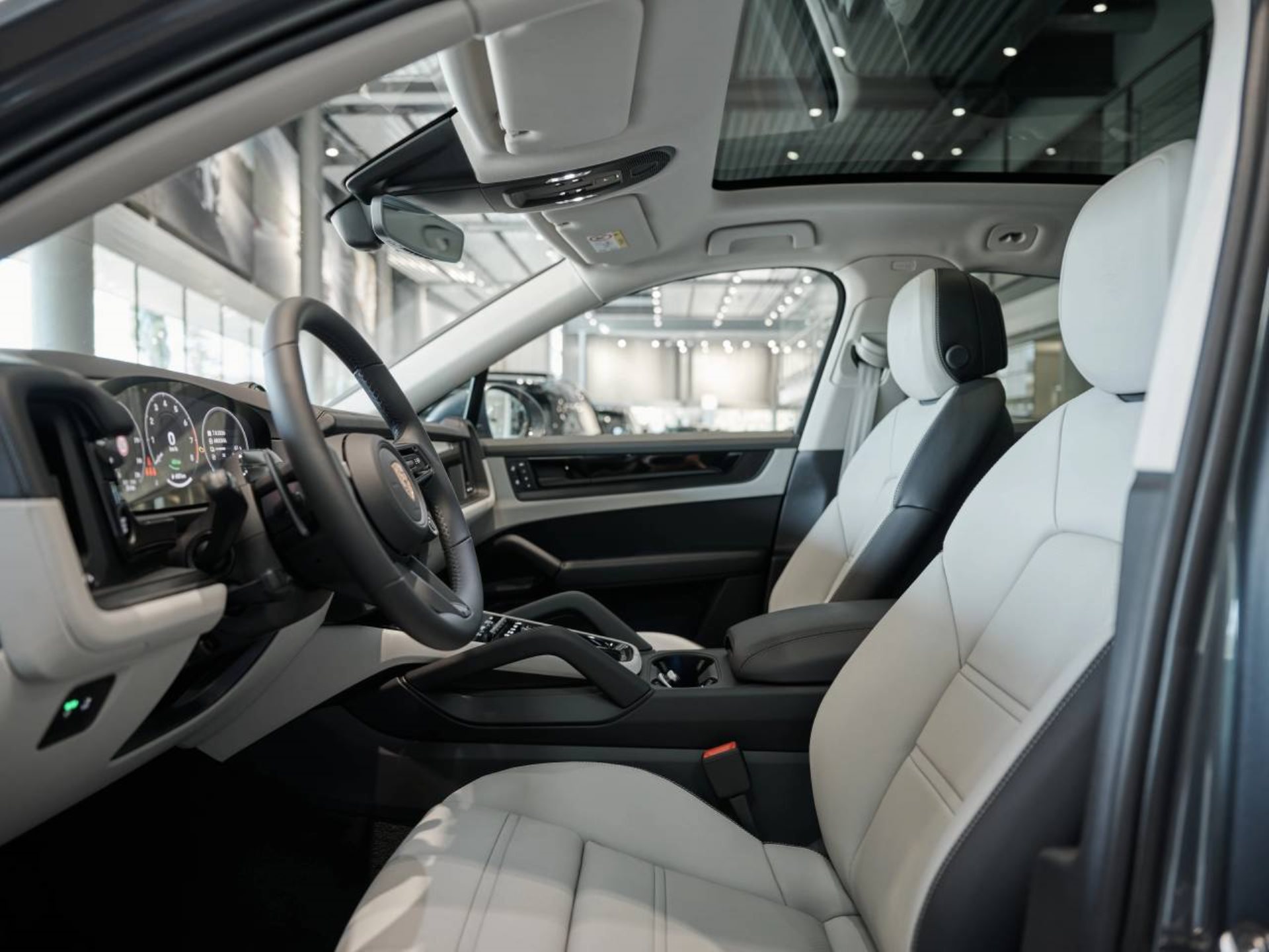 PORSCHE Cayenne E-Hybrid Coupé Black Edition-image-3