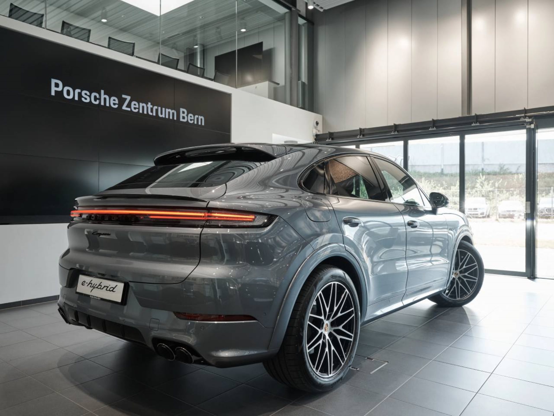 PORSCHE Cayenne E-Hybrid Coupé Black Edition-image-2