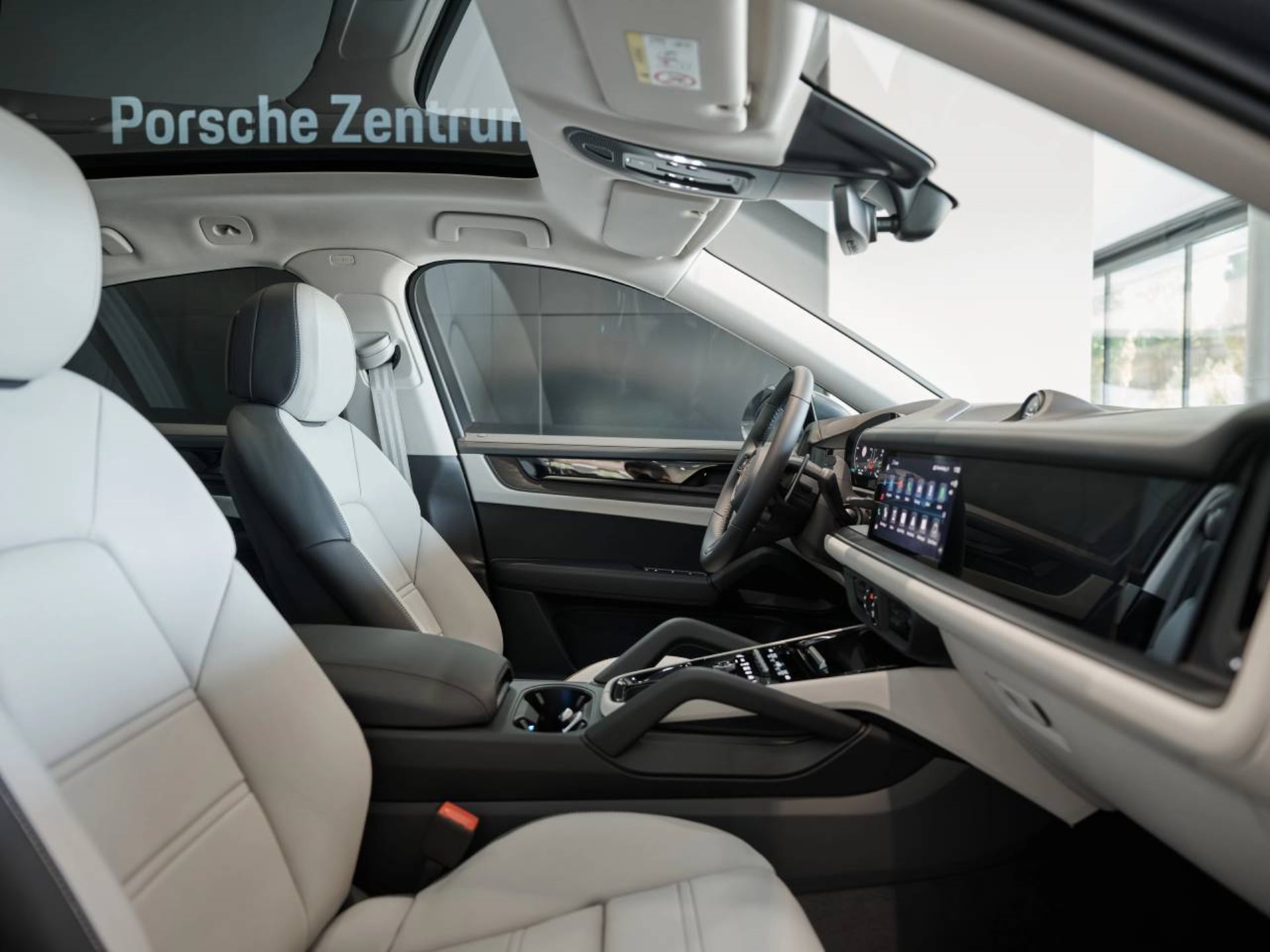 PORSCHE Cayenne E-Hybrid Coupé Black Edition-image-17