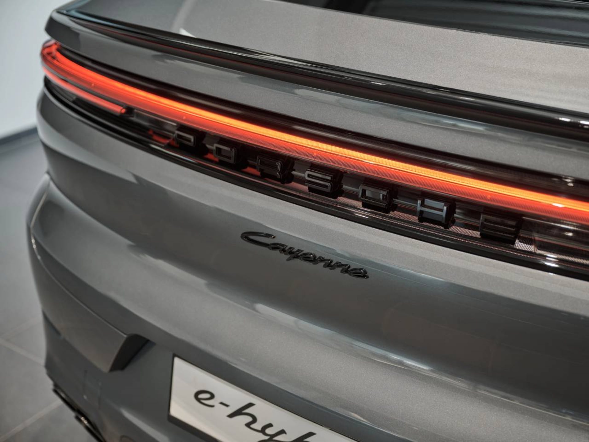 PORSCHE Cayenne E-Hybrid Coupé Black Edition-image-27