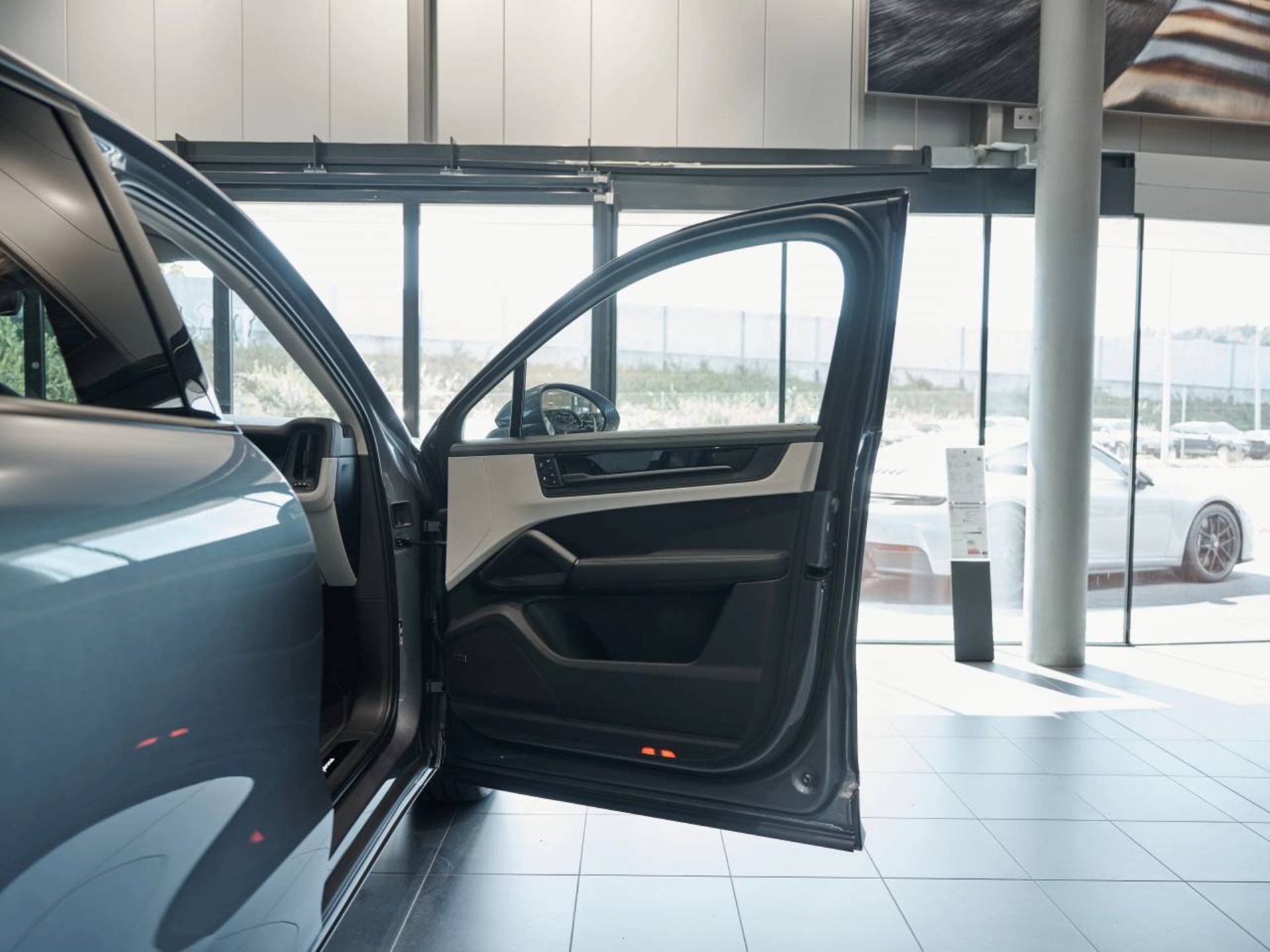 PORSCHE Cayenne E-Hybrid Coupé Black Edition-image-21