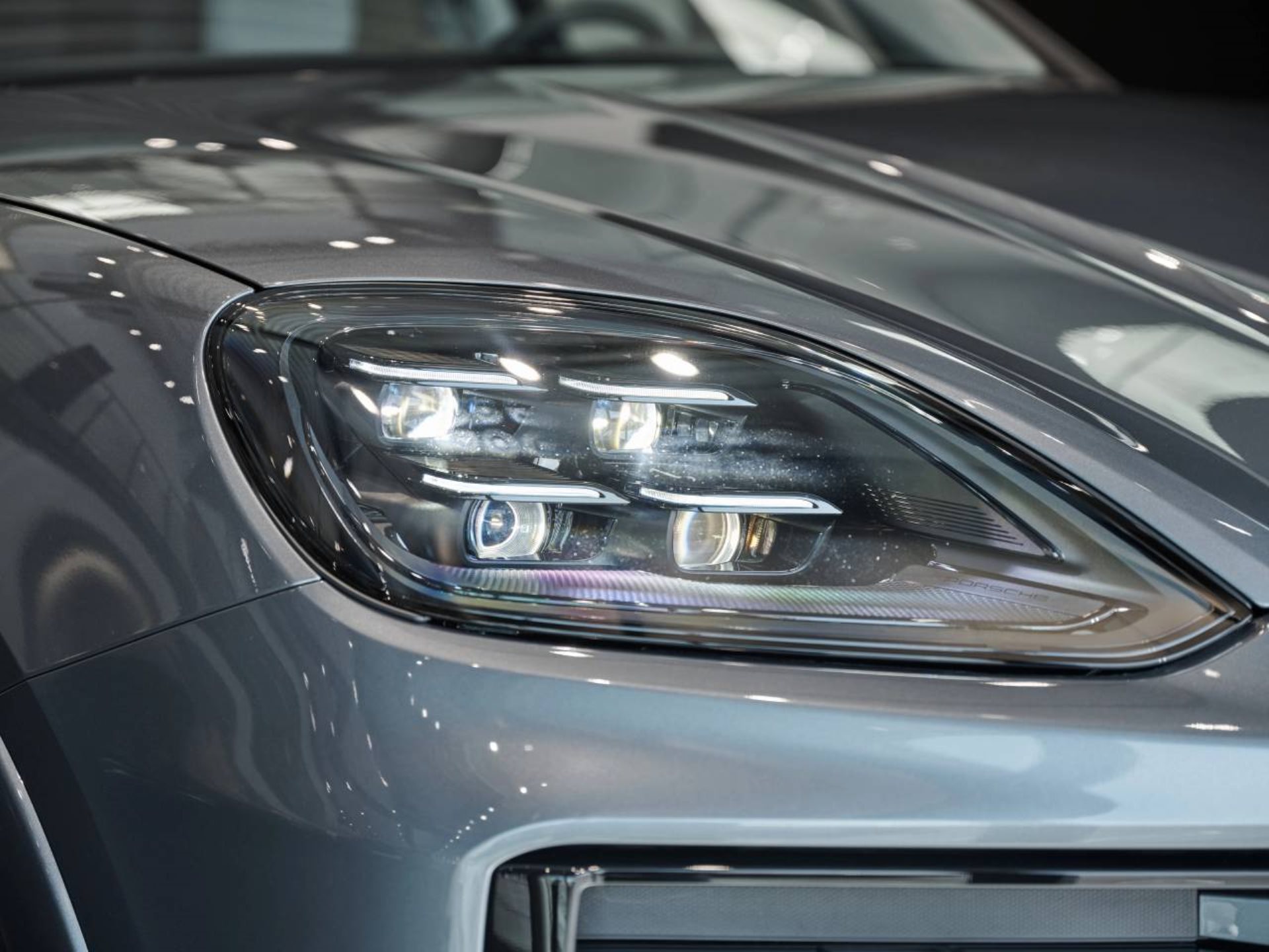 PORSCHE Cayenne E-Hybrid Coupé Black Edition-image-23