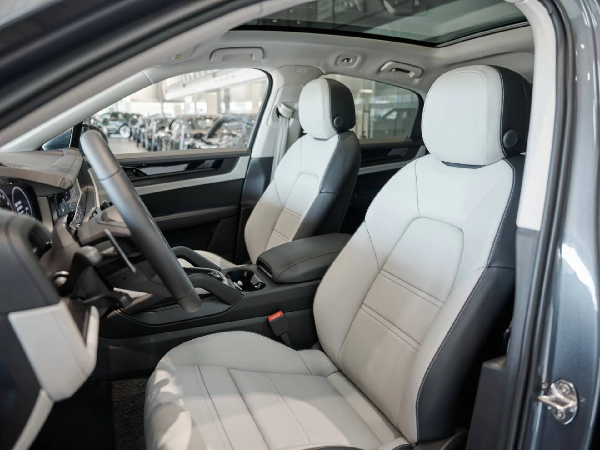 PORSCHE Cayenne E-Hybrid Coupé Black Edition-image-4