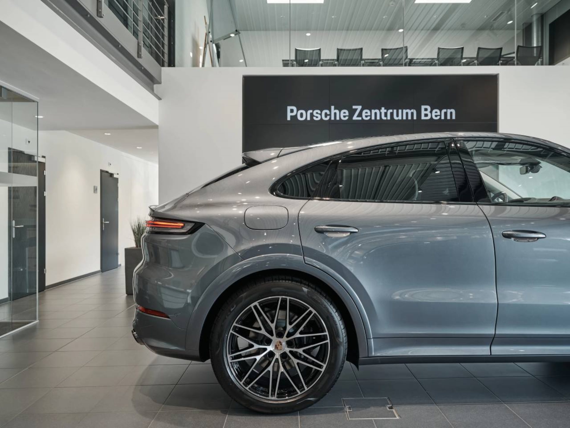 PORSCHE Cayenne E-Hybrid Coupé Black Edition-image-9