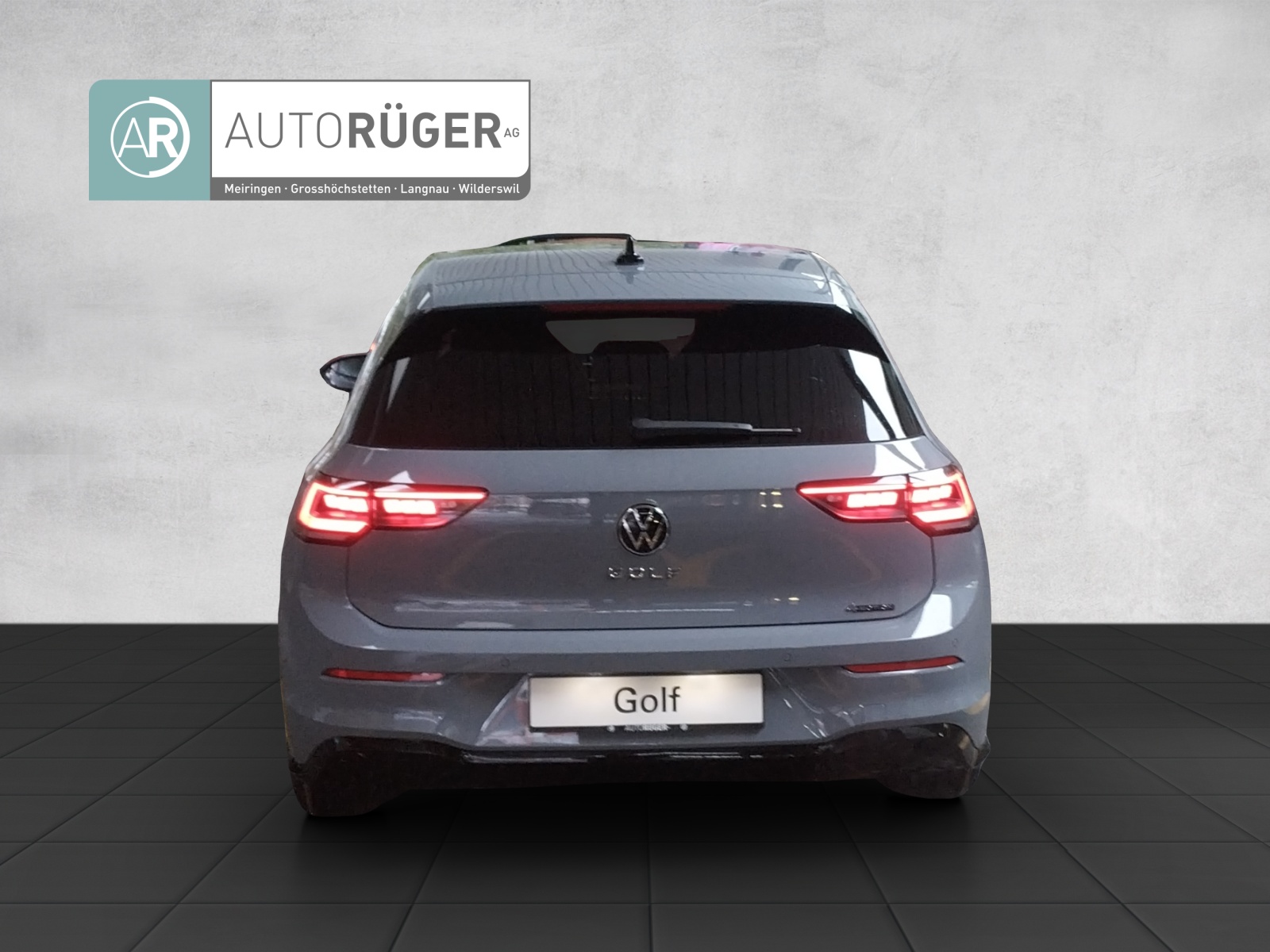 VW Golf 2.0 TSI R-Line DSG 4 Motion-image-4