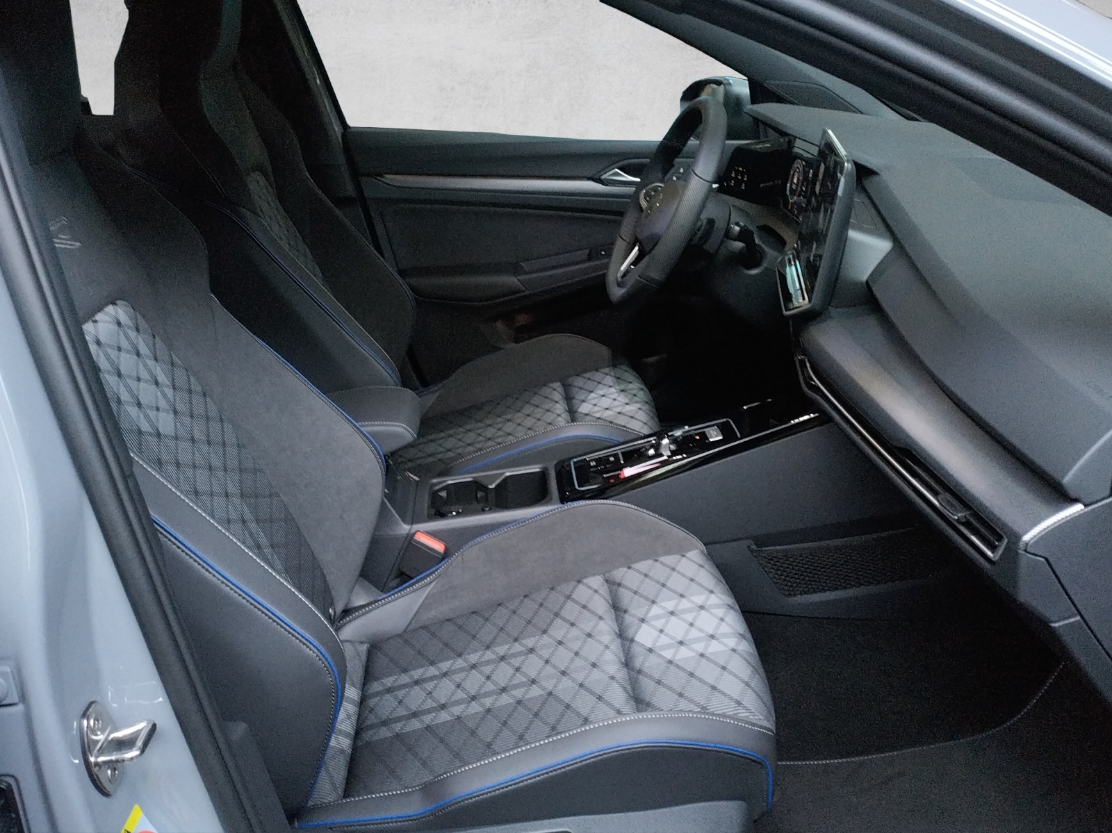 VW Golf 2.0 TSI R-Line DSG 4 Motion-image-10
